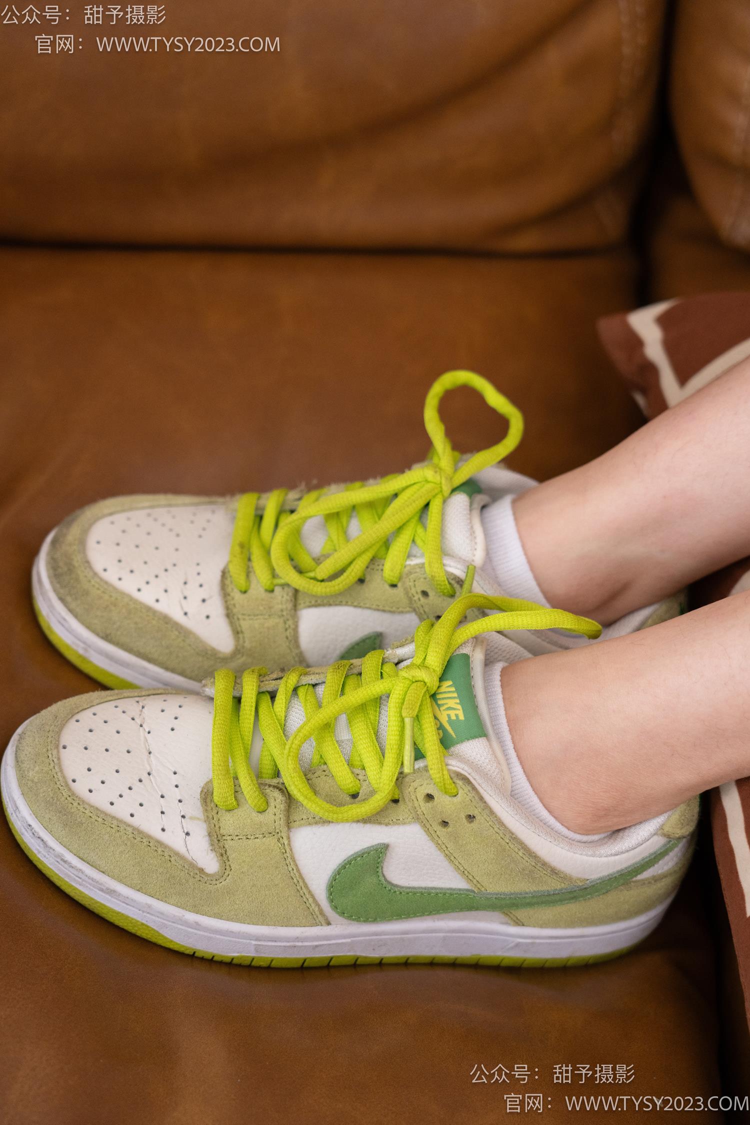 图片[30]-甜予摄影 NO.041 思思-板鞋、白棉袜、裸足[129P] – 速更版-美库