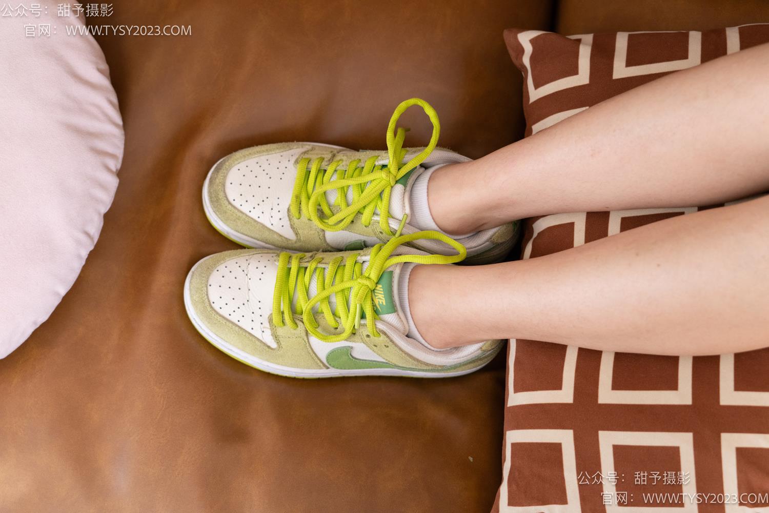 图片[31]-甜予摄影 NO.041 思思-板鞋、白棉袜、裸足[129P] – 速更版-美库