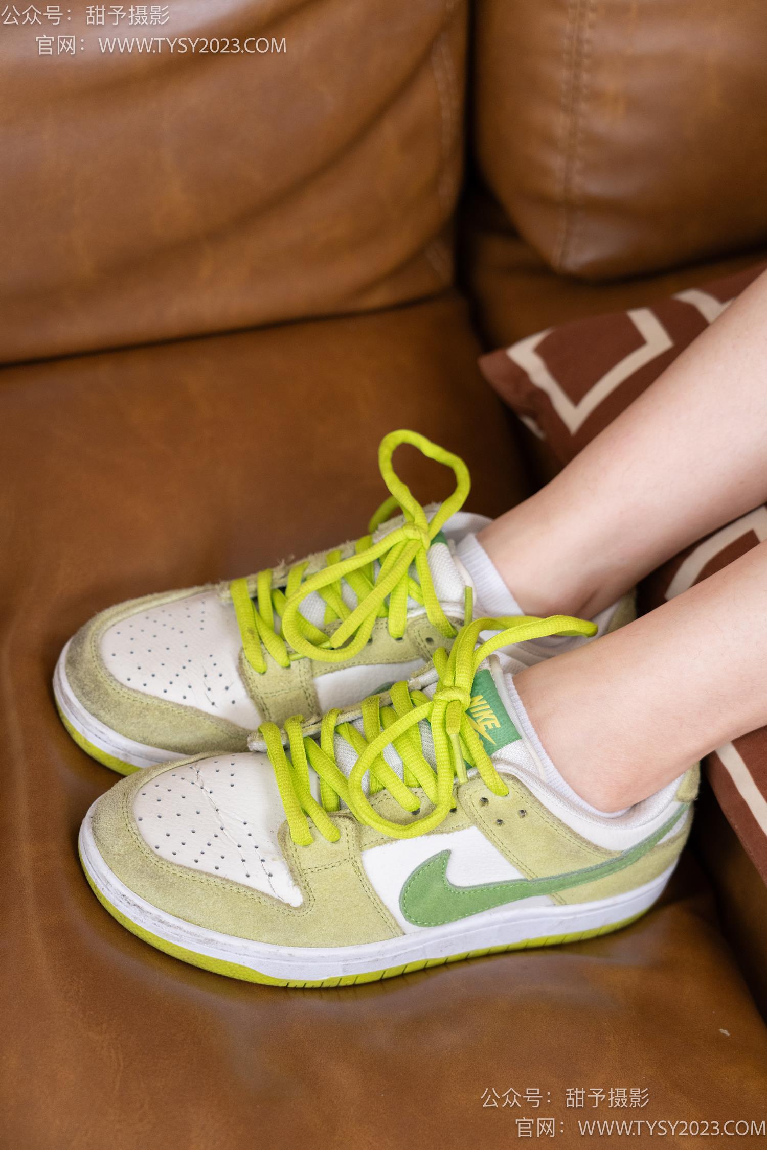 图片[38]-甜予摄影 NO.041 思思-板鞋、白棉袜、裸足[129P] – 速更版-美库