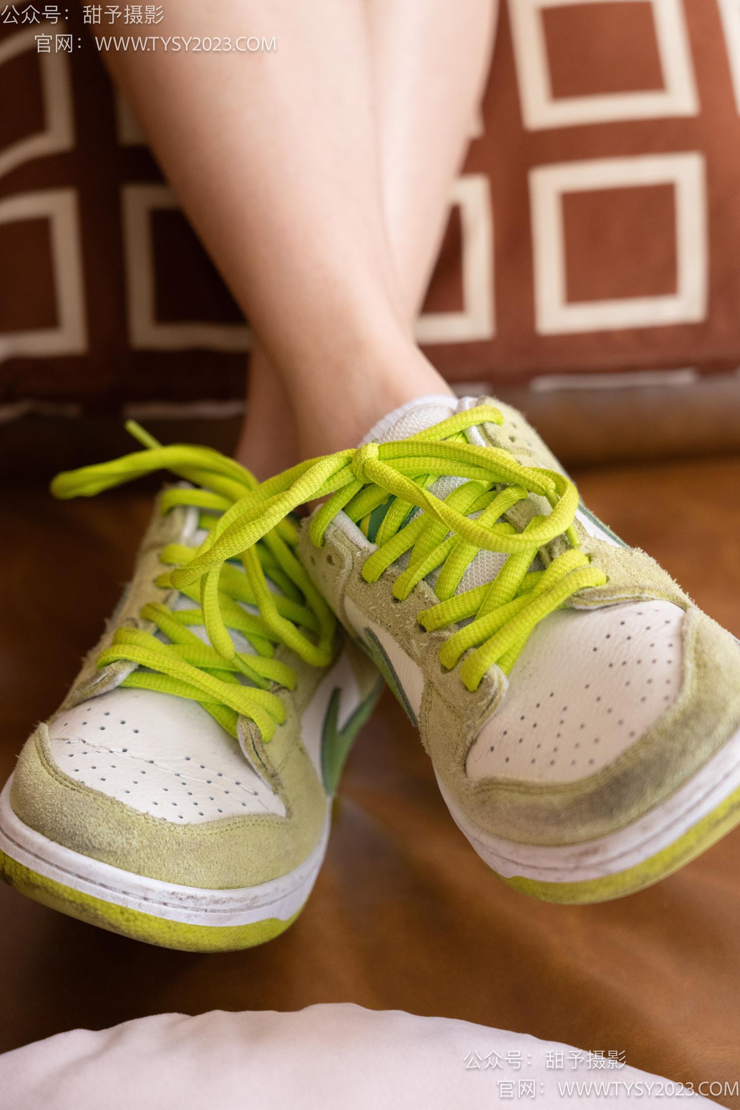 图片[40]-甜予摄影 NO.041 思思-板鞋、白棉袜、裸足[129P] – 速更版-美库