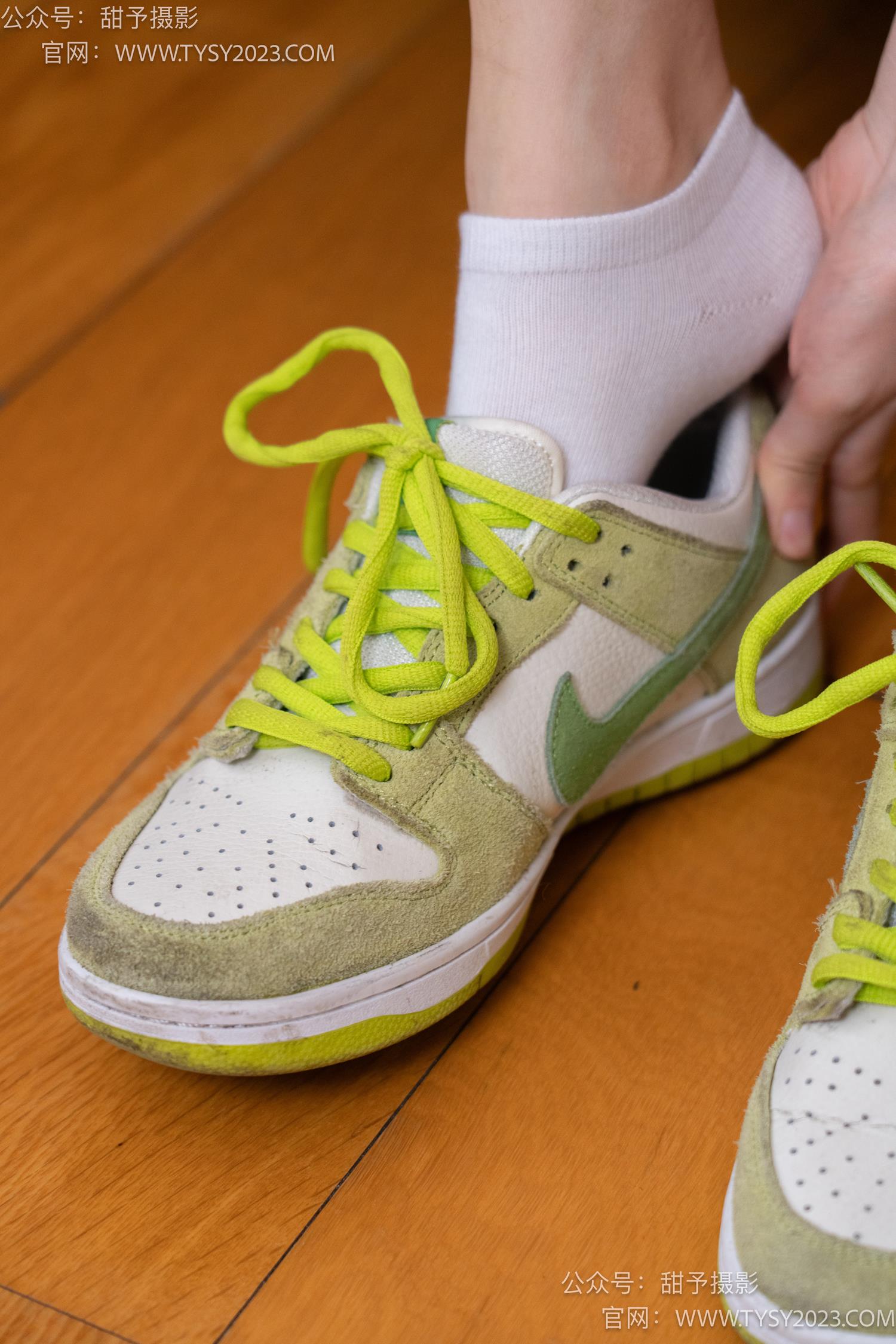 图片[42]-甜予摄影 NO.041 思思-板鞋、白棉袜、裸足[129P] – 速更版-美库