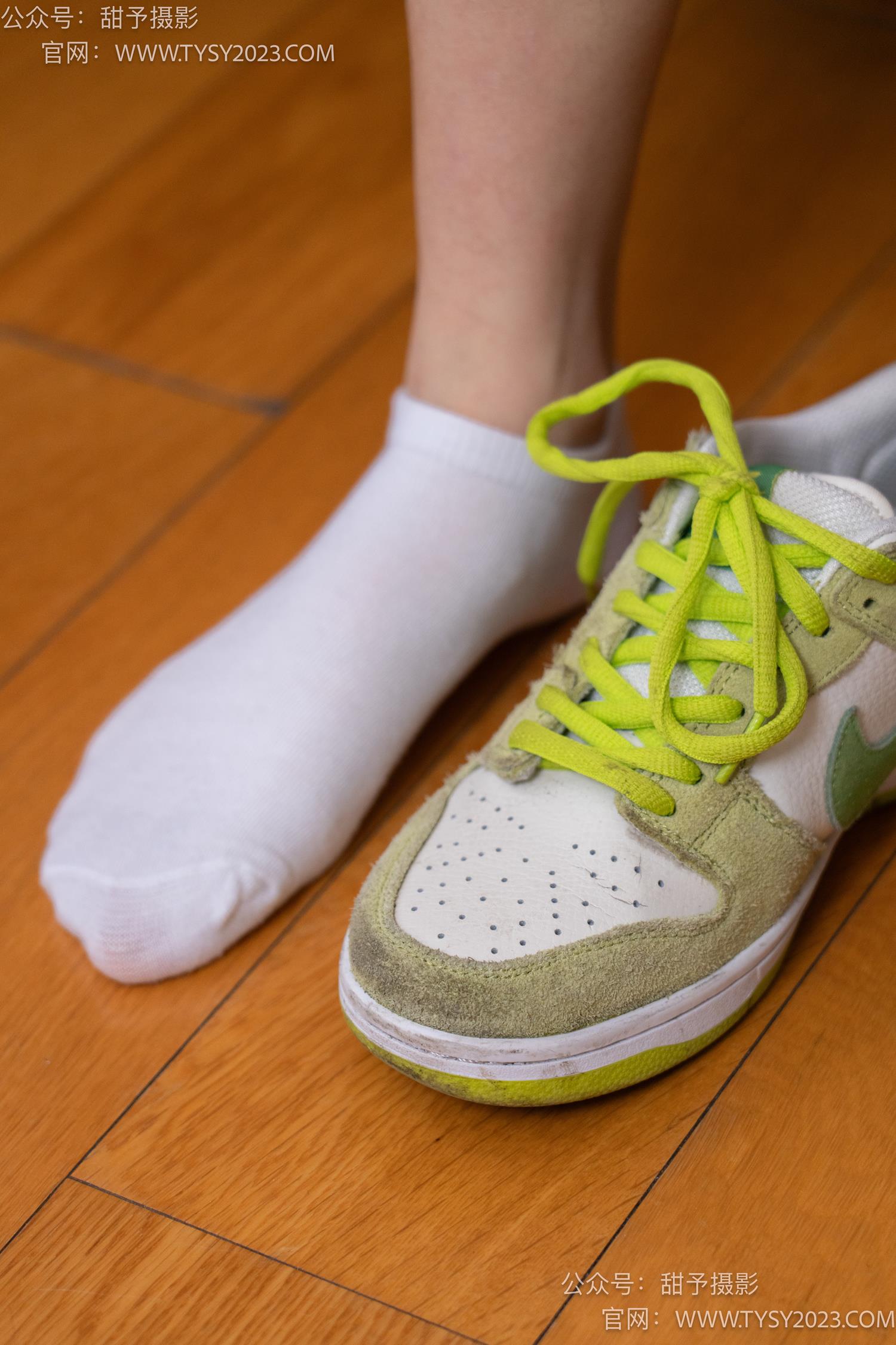 图片[43]-甜予摄影 NO.041 思思-板鞋、白棉袜、裸足[129P] – 速更版-美库