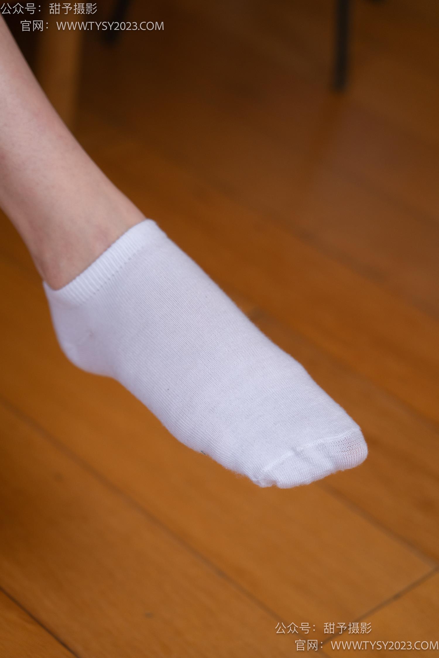 图片[55]-甜予摄影 NO.041 思思-板鞋、白棉袜、裸足[129P] – 速更版-美库