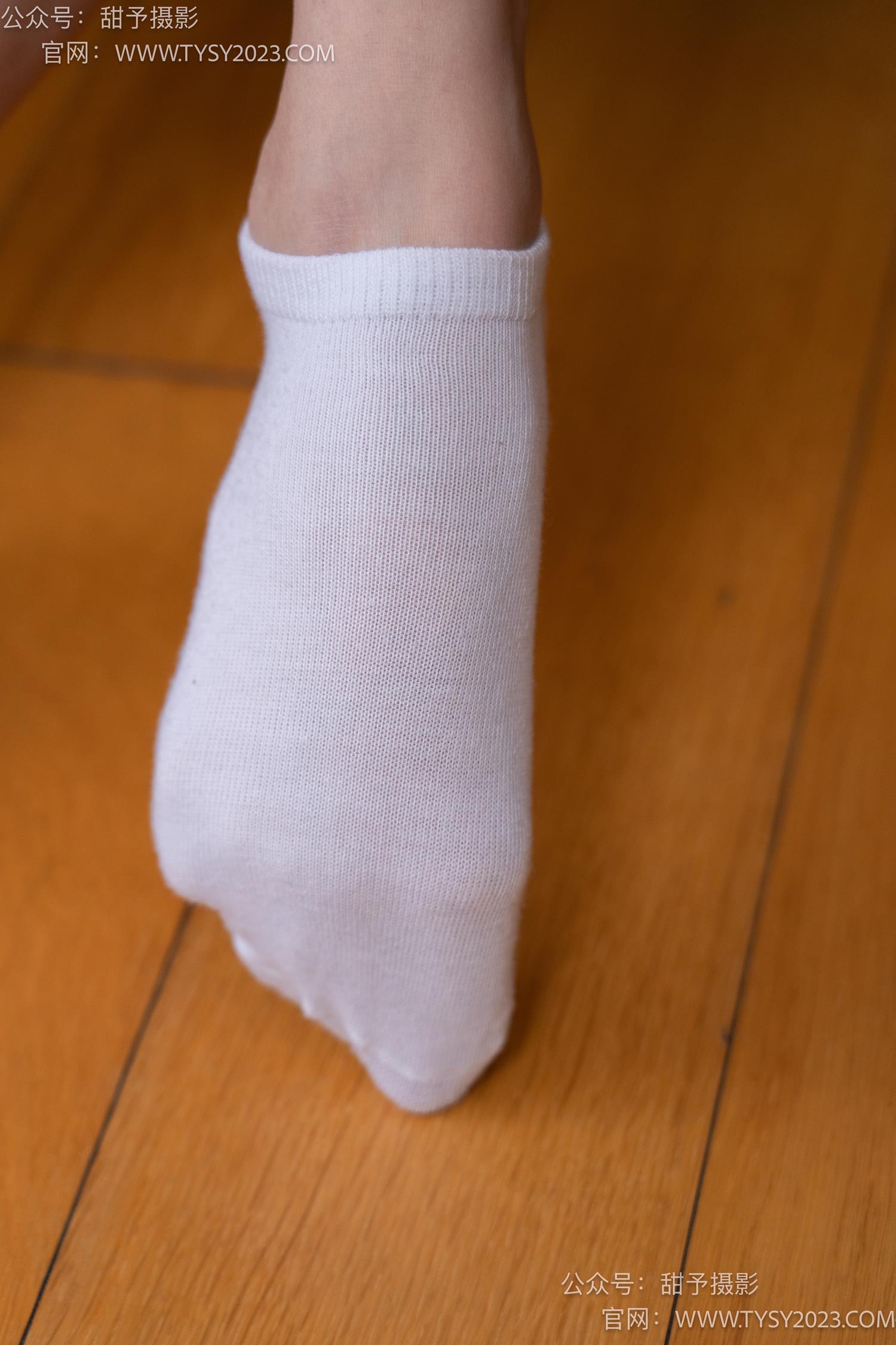 图片[61]-甜予摄影 NO.041 思思-板鞋、白棉袜、裸足[129P] – 速更版-美库