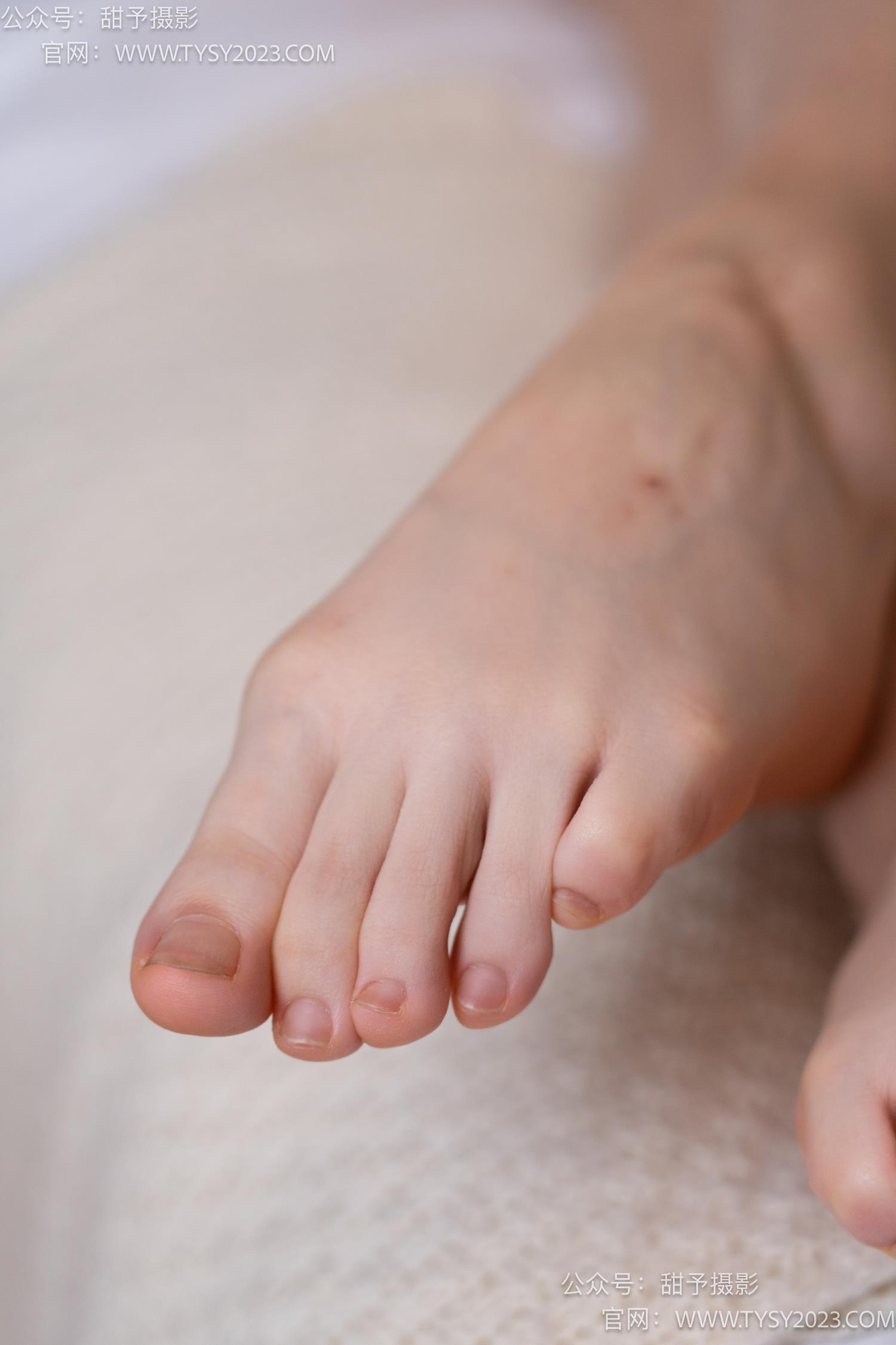 图片[102]-甜予摄影 NO.041 思思-板鞋、白棉袜、裸足[129P] – 速更版-美库