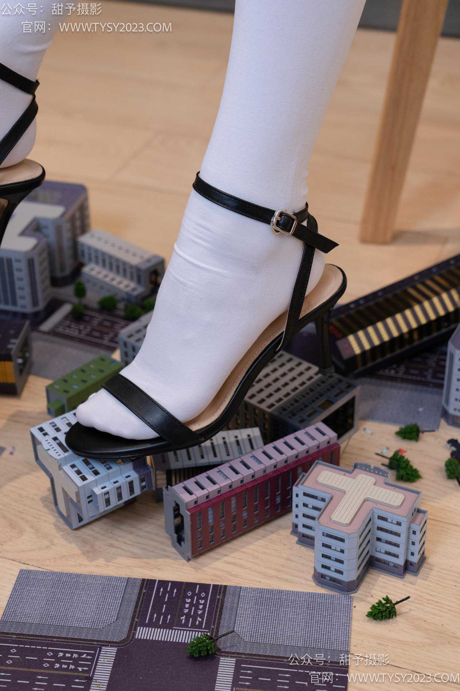 图片[22]-甜予摄影 NO.044 璇璇-修女服、高跟凉鞋、过膝白丝、小人国剧情[148P] – 速更版-美库