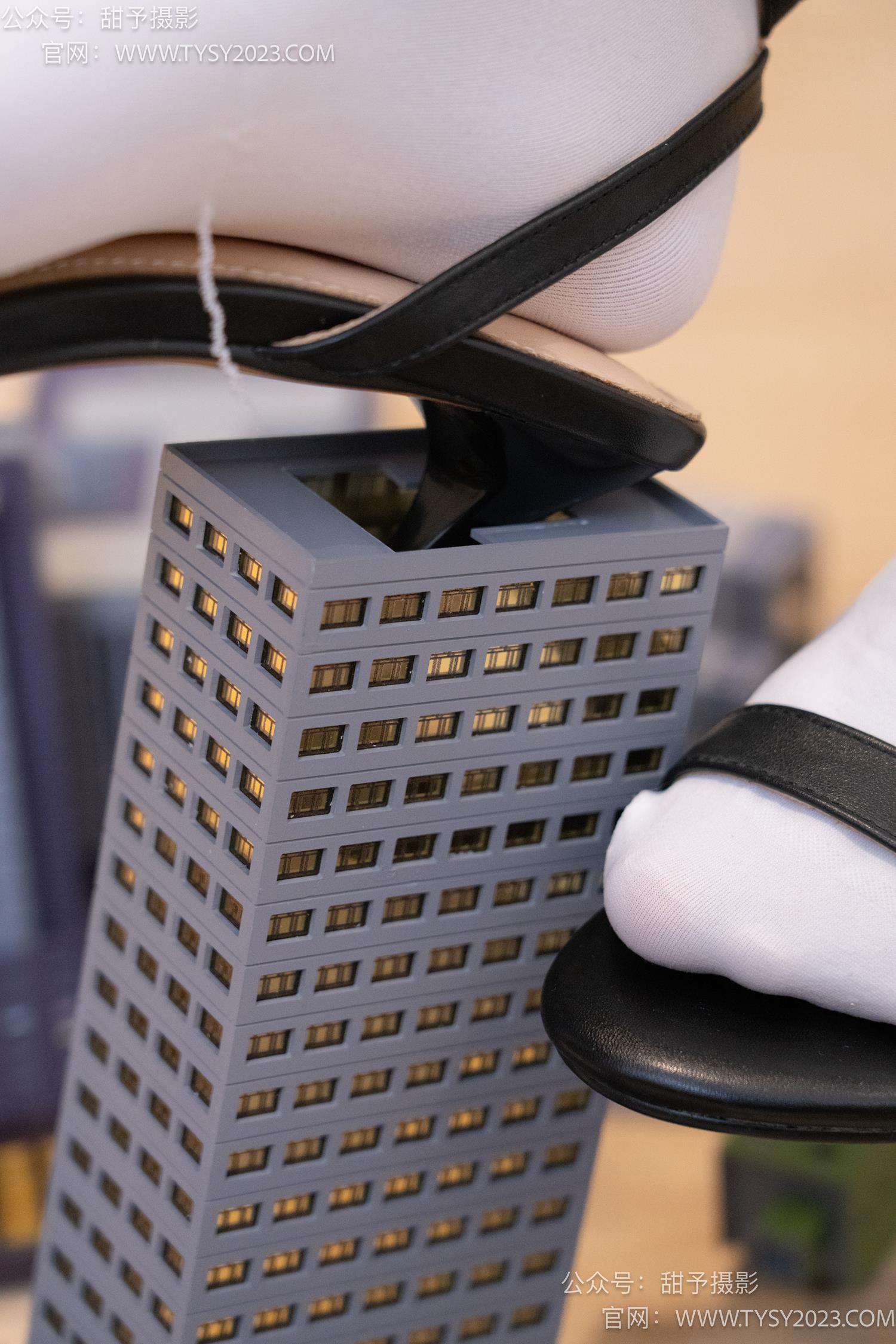 图片[27]-甜予摄影 NO.044 璇璇-修女服、高跟凉鞋、过膝白丝、小人国剧情[148P] – 速更版-美库