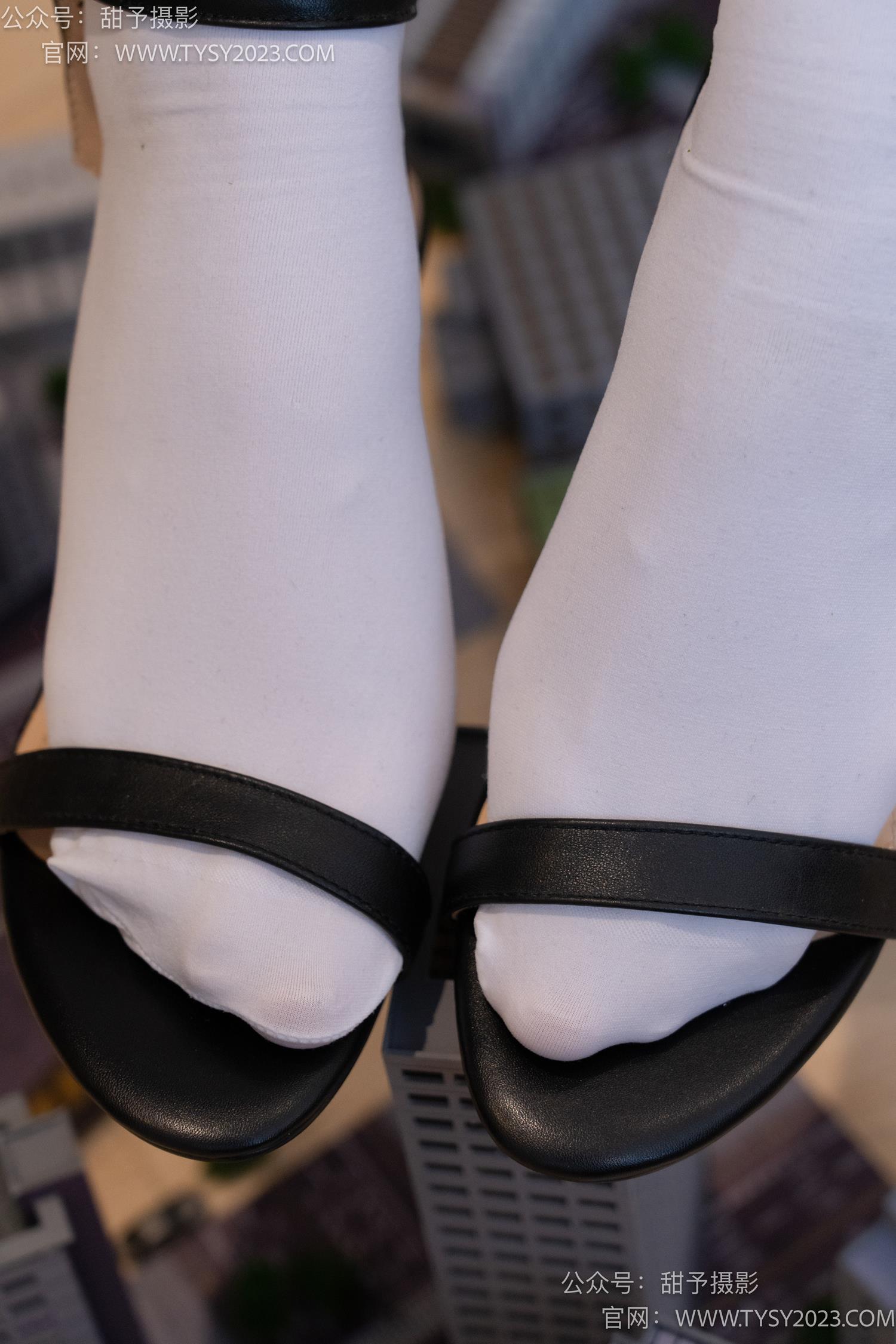 图片[31]-甜予摄影 NO.044 璇璇-修女服、高跟凉鞋、过膝白丝、小人国剧情[148P] – 速更版-美库