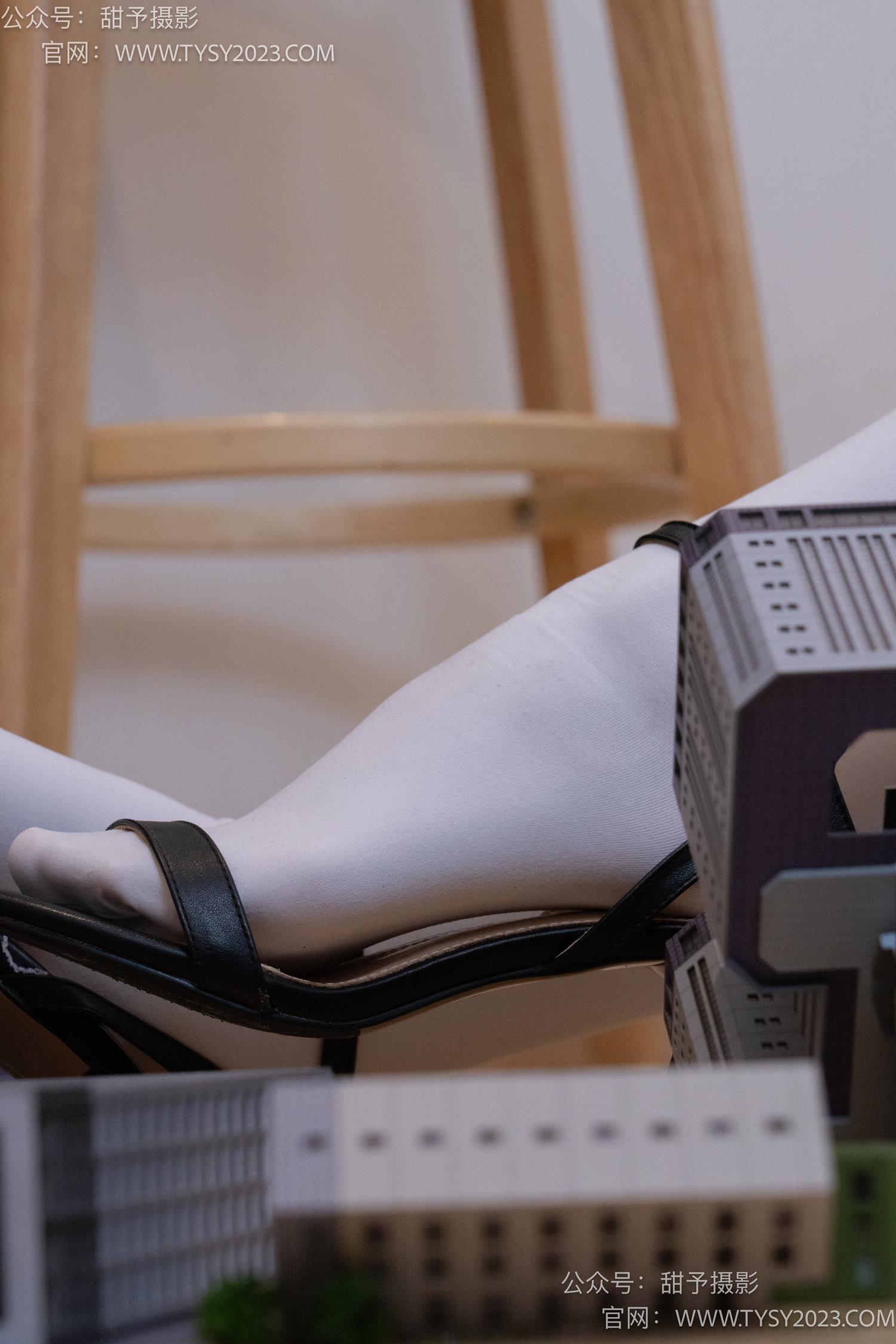 图片[42]-甜予摄影 NO.044 璇璇-修女服、高跟凉鞋、过膝白丝、小人国剧情[148P] – 速更版-美库