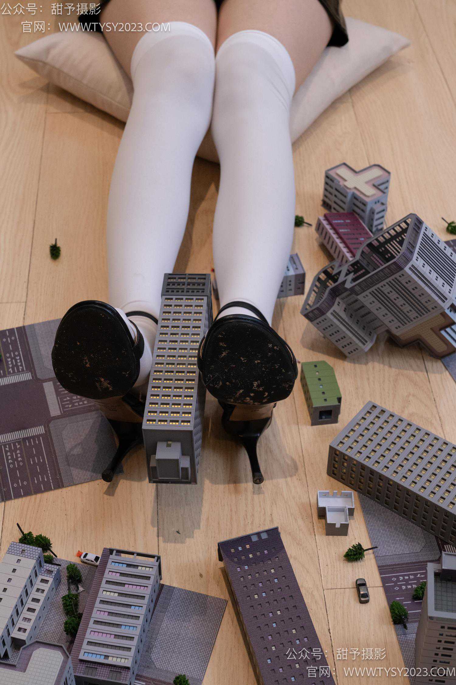 图片[45]-甜予摄影 NO.044 璇璇-修女服、高跟凉鞋、过膝白丝、小人国剧情[148P] – 速更版-美库