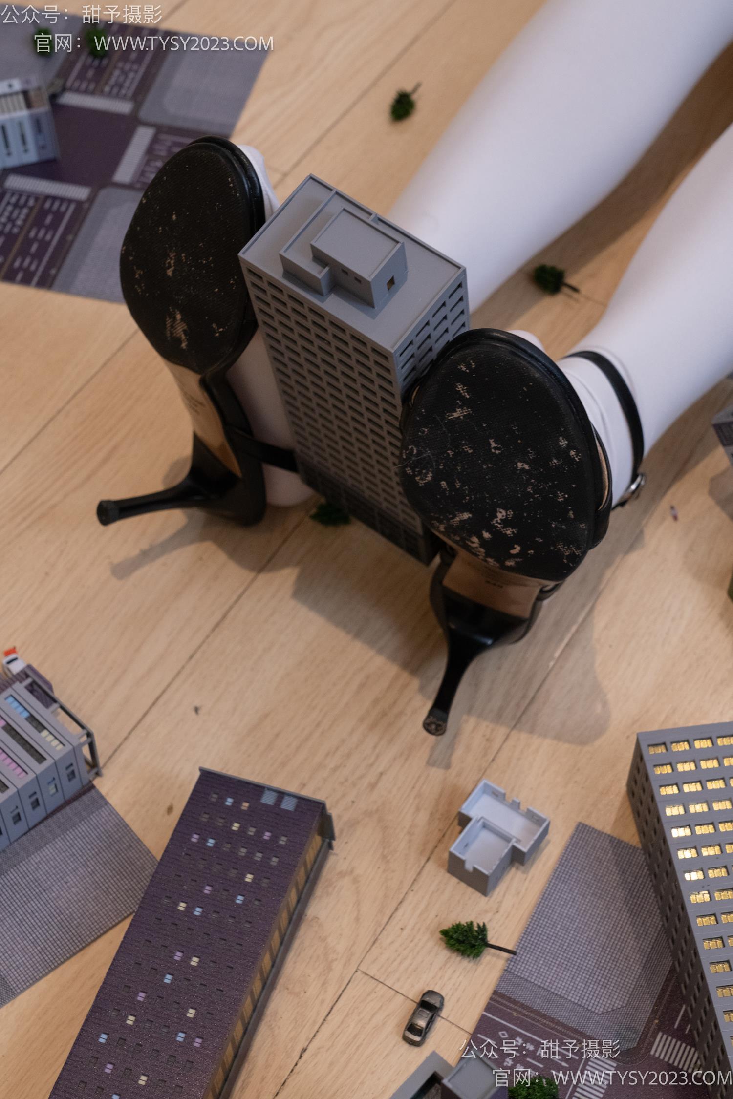 图片[47]-甜予摄影 NO.044 璇璇-修女服、高跟凉鞋、过膝白丝、小人国剧情[148P] – 速更版-美库