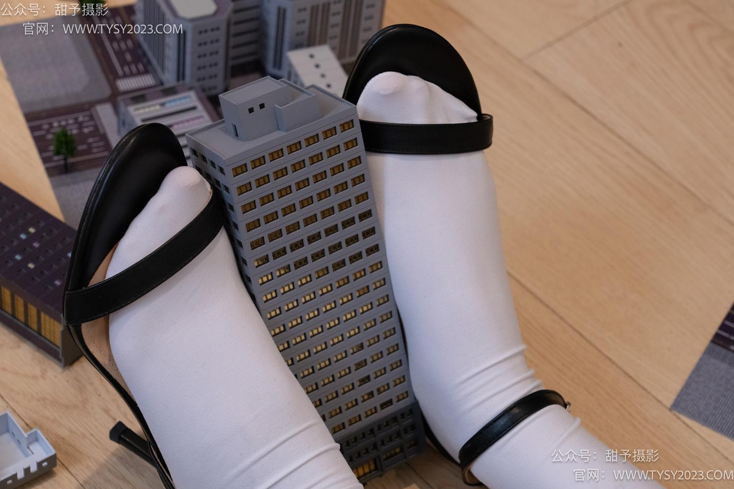 图片[49]-甜予摄影 NO.044 璇璇-修女服、高跟凉鞋、过膝白丝、小人国剧情[148P] – 速更版-美库