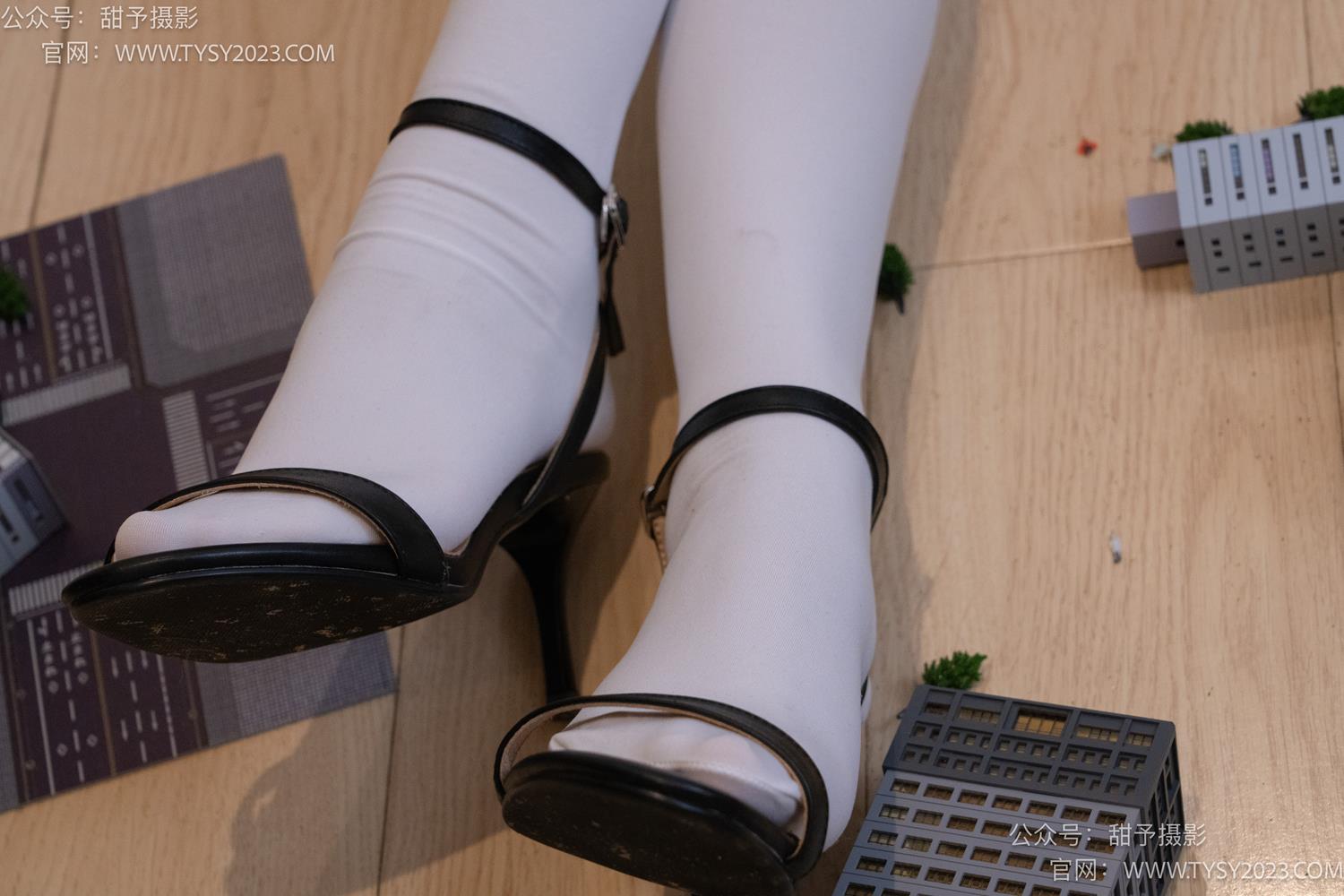 图片[51]-甜予摄影 NO.044 璇璇-修女服、高跟凉鞋、过膝白丝、小人国剧情[148P] – 速更版-美库