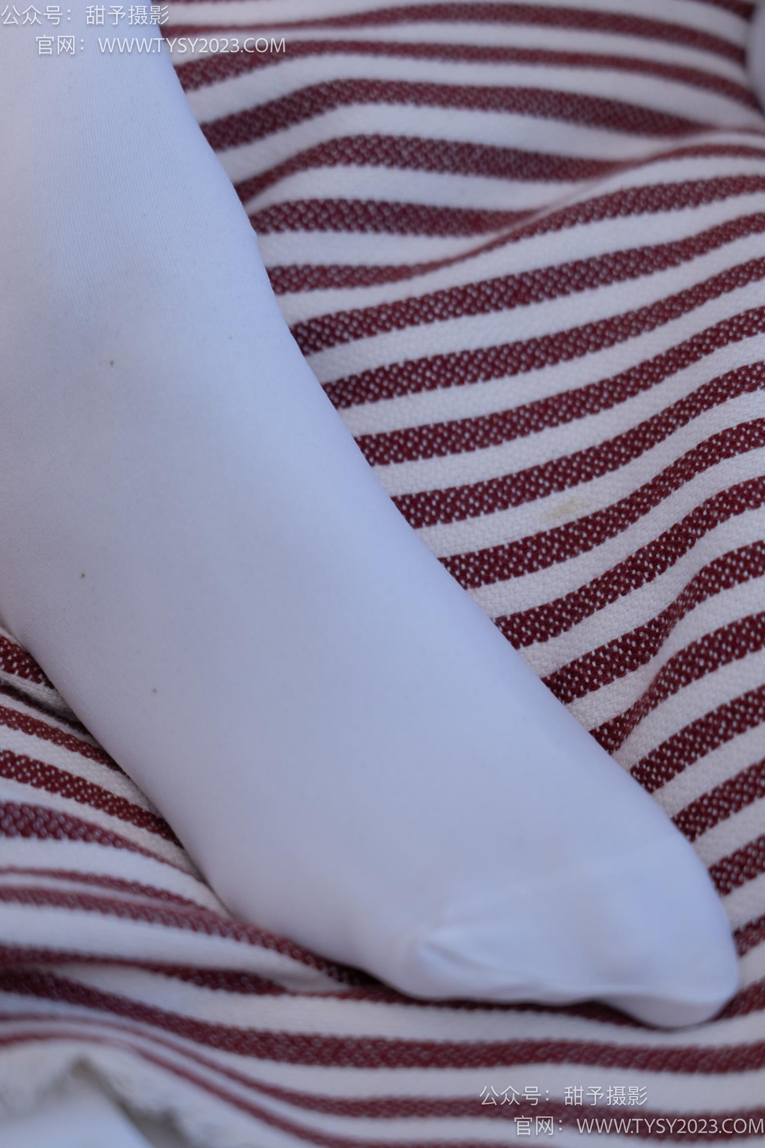 图片[71]-甜予摄影 NO.044 璇璇-修女服、高跟凉鞋、过膝白丝、小人国剧情[148P] – 速更版-美库