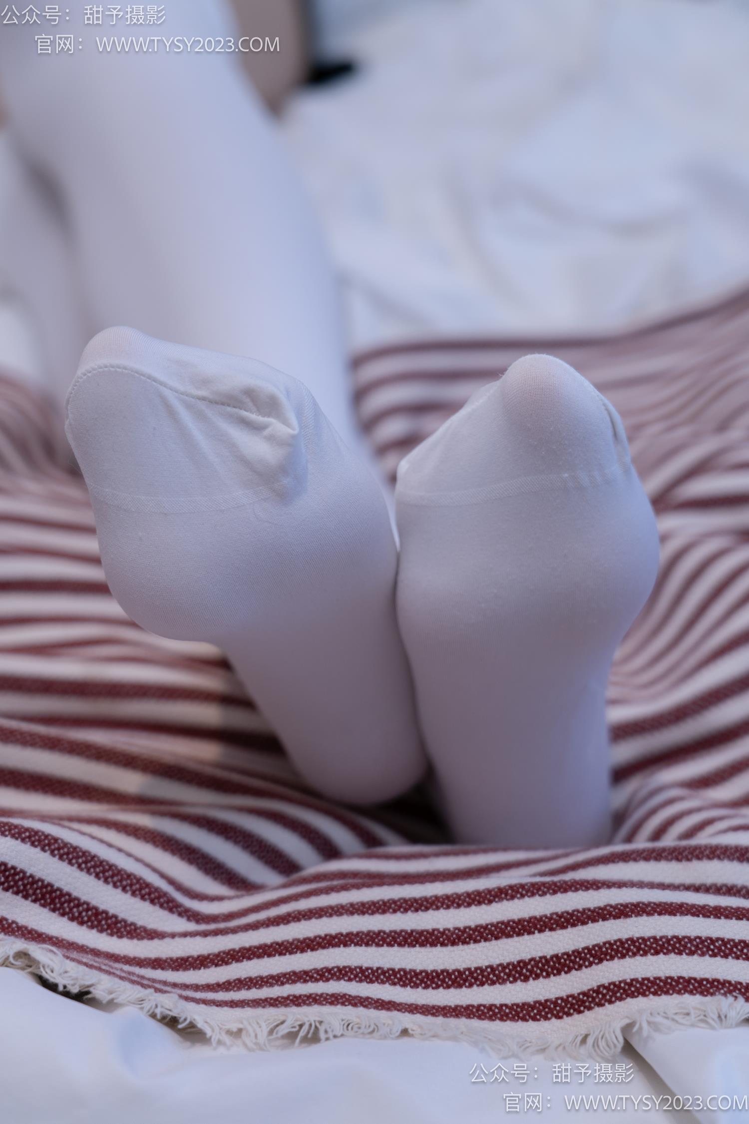 图片[73]-甜予摄影 NO.044 璇璇-修女服、高跟凉鞋、过膝白丝、小人国剧情[148P] – 速更版-美库