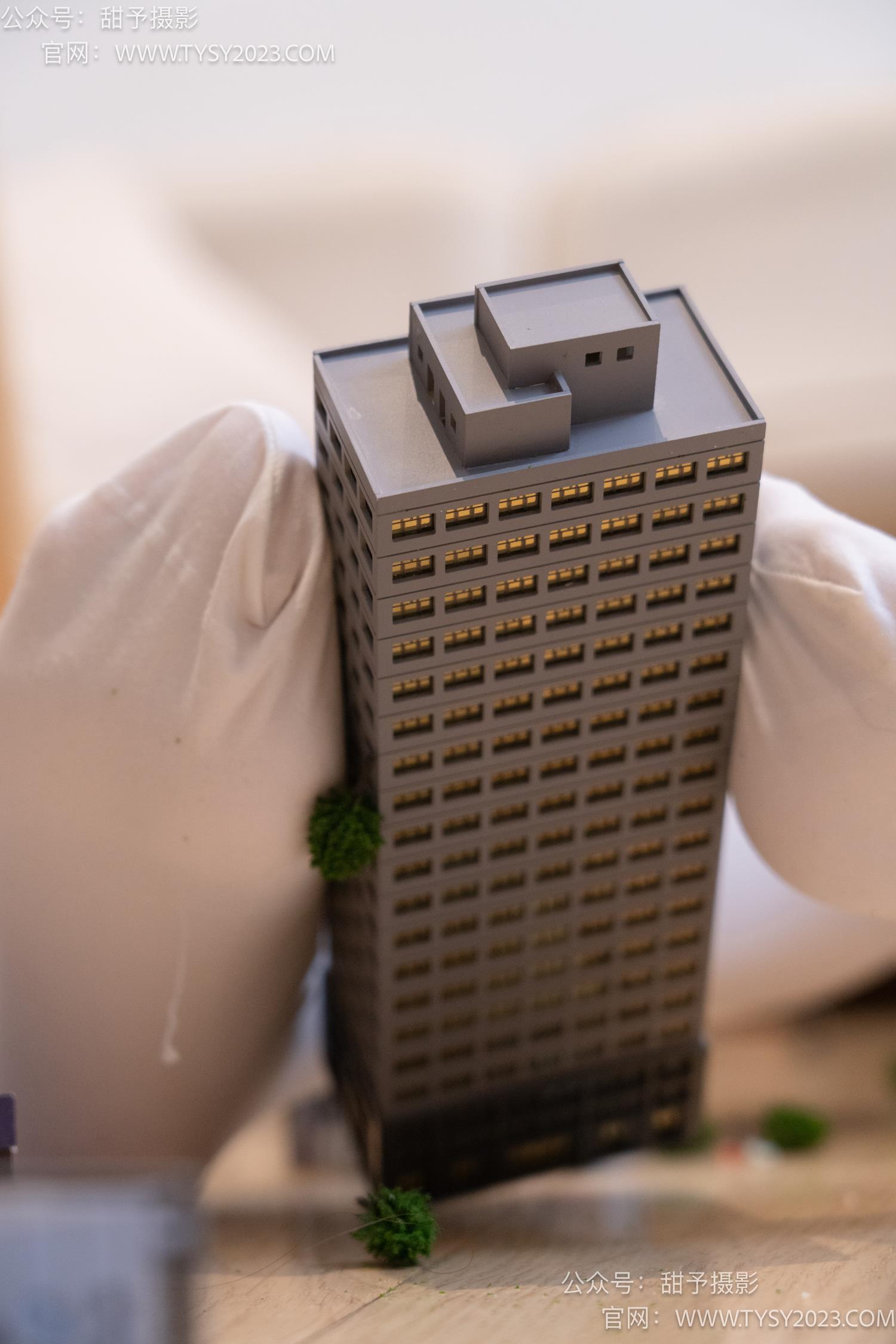 图片[101]-甜予摄影 NO.044 璇璇-修女服、高跟凉鞋、过膝白丝、小人国剧情[148P] – 速更版-美库