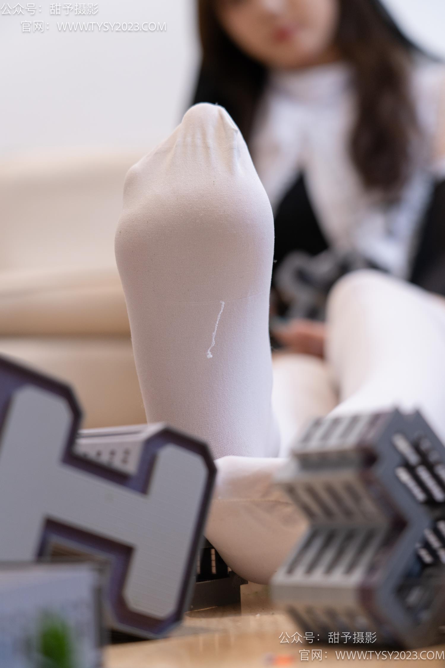 图片[124]-甜予摄影 NO.044 璇璇-修女服、高跟凉鞋、过膝白丝、小人国剧情[148P] – 速更版-美库