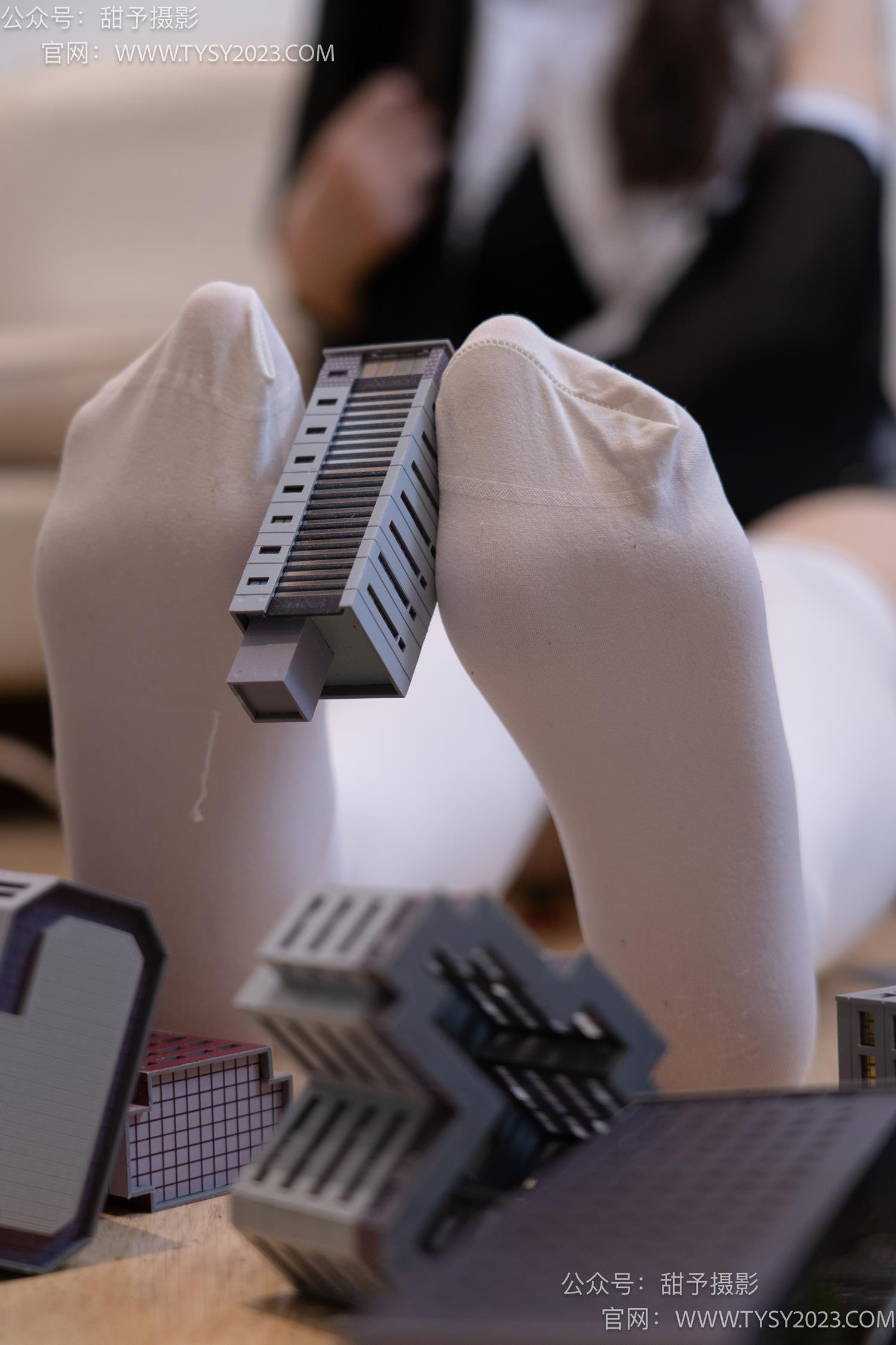 图片[125]-甜予摄影 NO.044 璇璇-修女服、高跟凉鞋、过膝白丝、小人国剧情[148P] – 速更版-美库