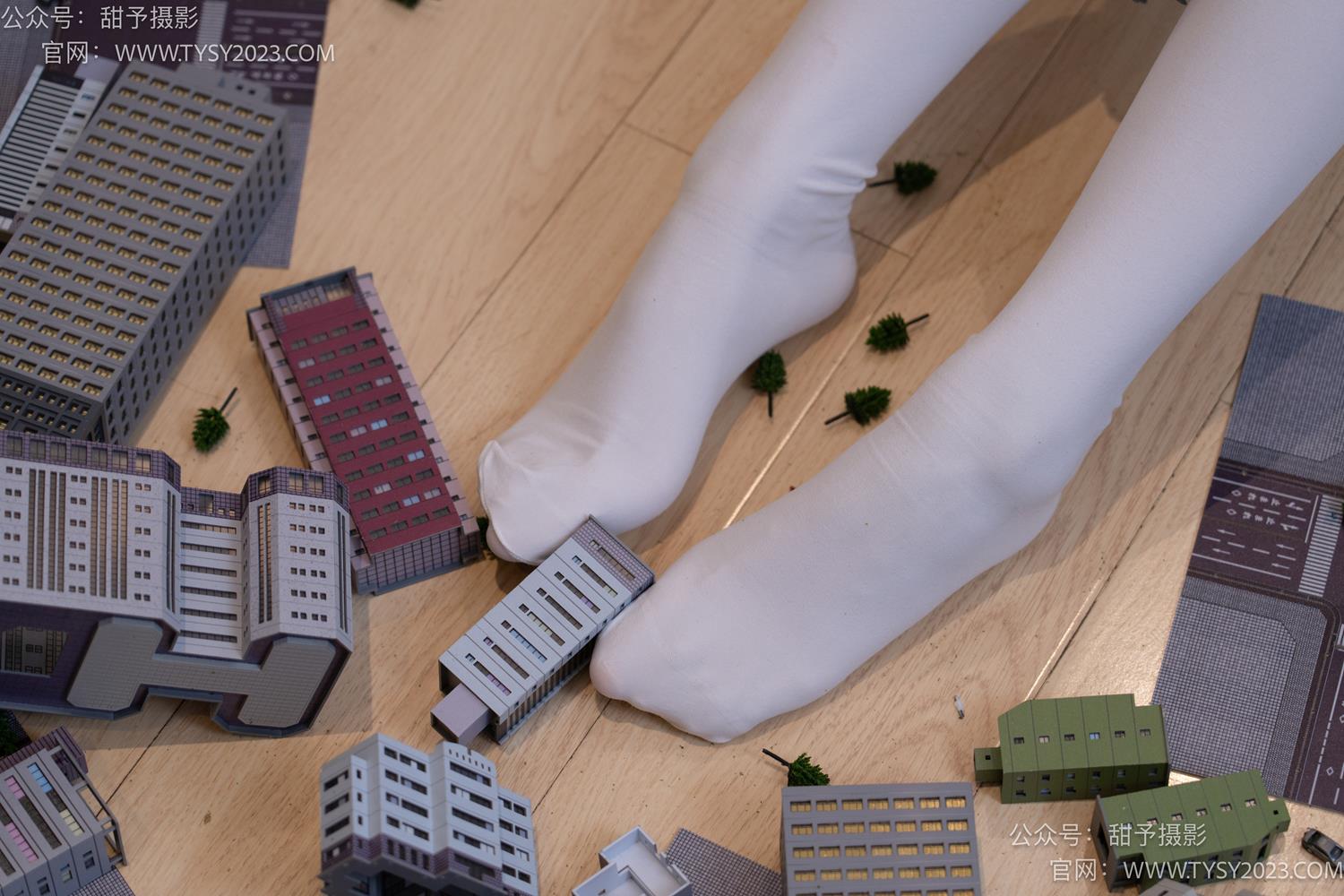 图片[128]-甜予摄影 NO.044 璇璇-修女服、高跟凉鞋、过膝白丝、小人国剧情[148P] – 速更版-美库