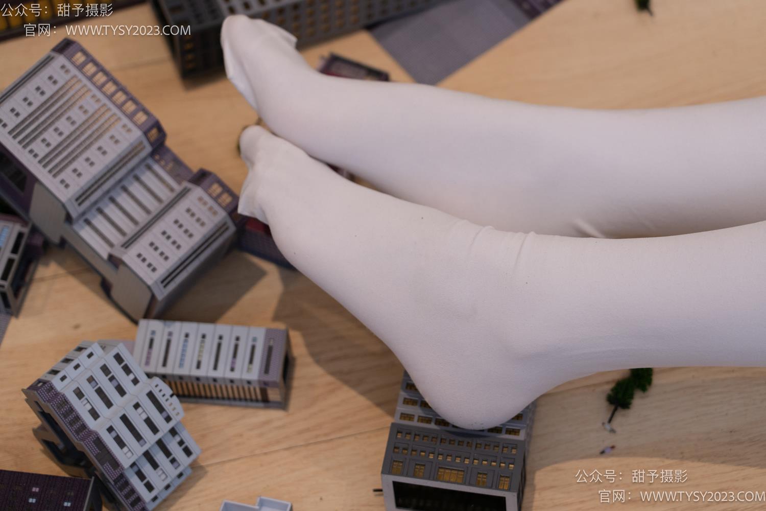 图片[133]-甜予摄影 NO.044 璇璇-修女服、高跟凉鞋、过膝白丝、小人国剧情[148P] – 速更版-美库