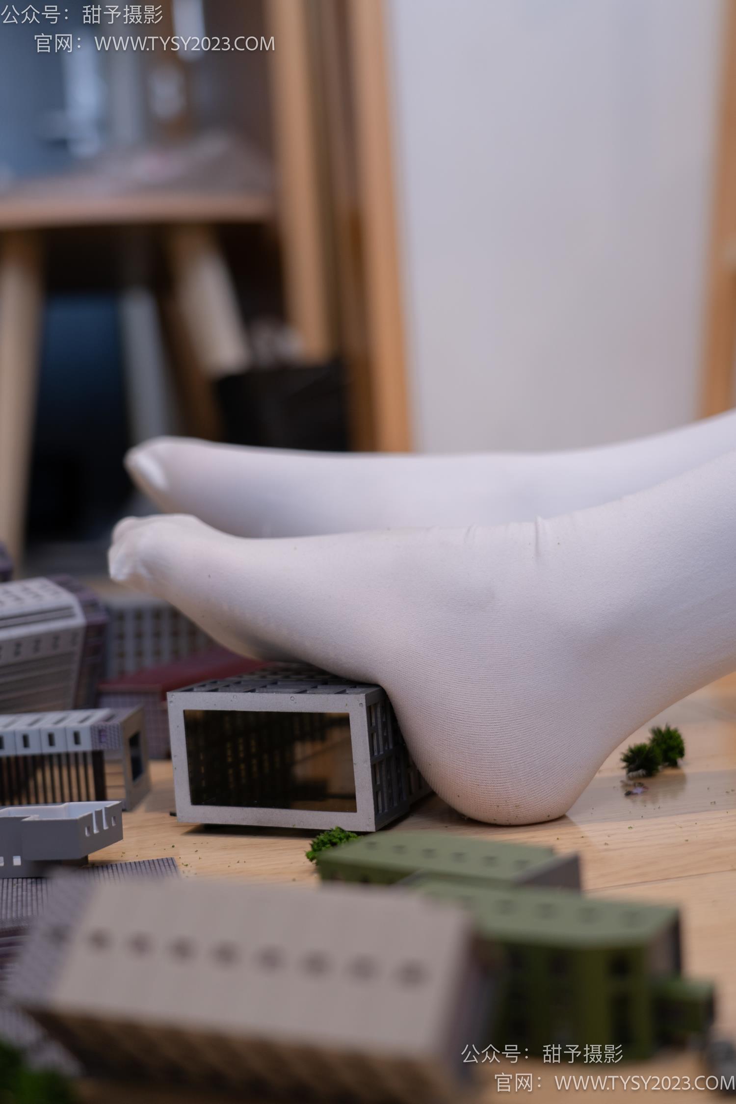 图片[136]-甜予摄影 NO.044 璇璇-修女服、高跟凉鞋、过膝白丝、小人国剧情[148P] – 速更版-美库