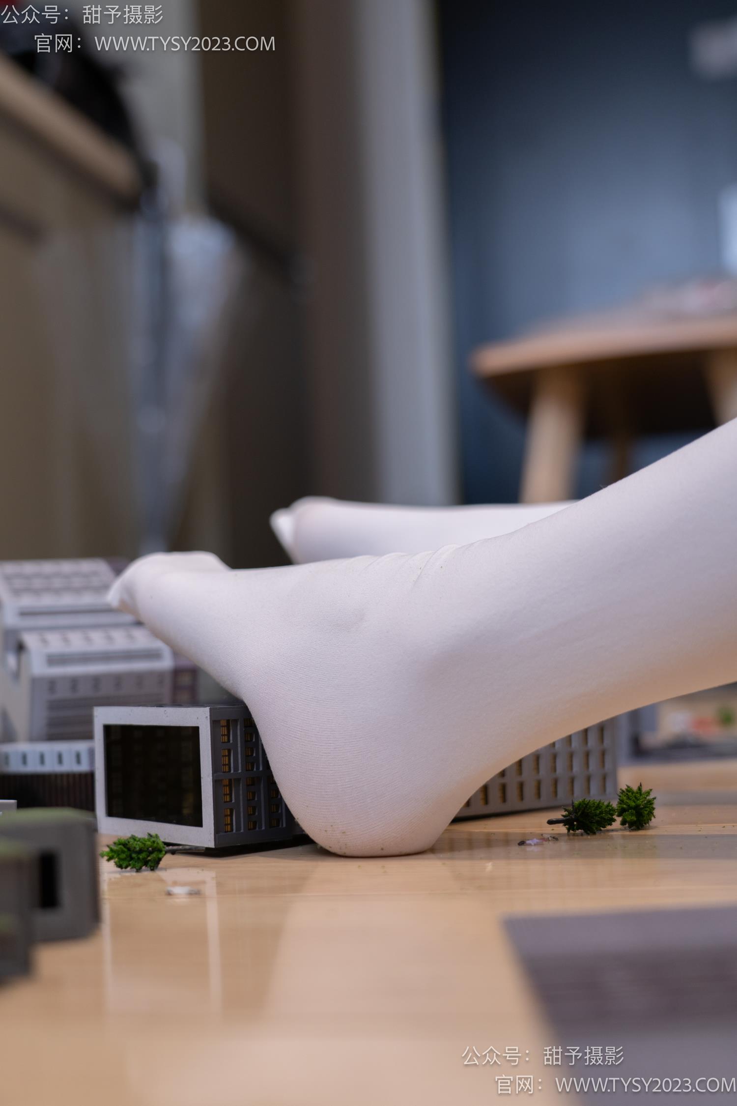 图片[137]-甜予摄影 NO.044 璇璇-修女服、高跟凉鞋、过膝白丝、小人国剧情[148P] – 速更版-美库