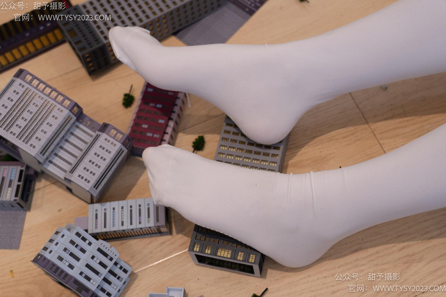 图片[138]-甜予摄影 NO.044 璇璇-修女服、高跟凉鞋、过膝白丝、小人国剧情[148P] – 速更版-美库