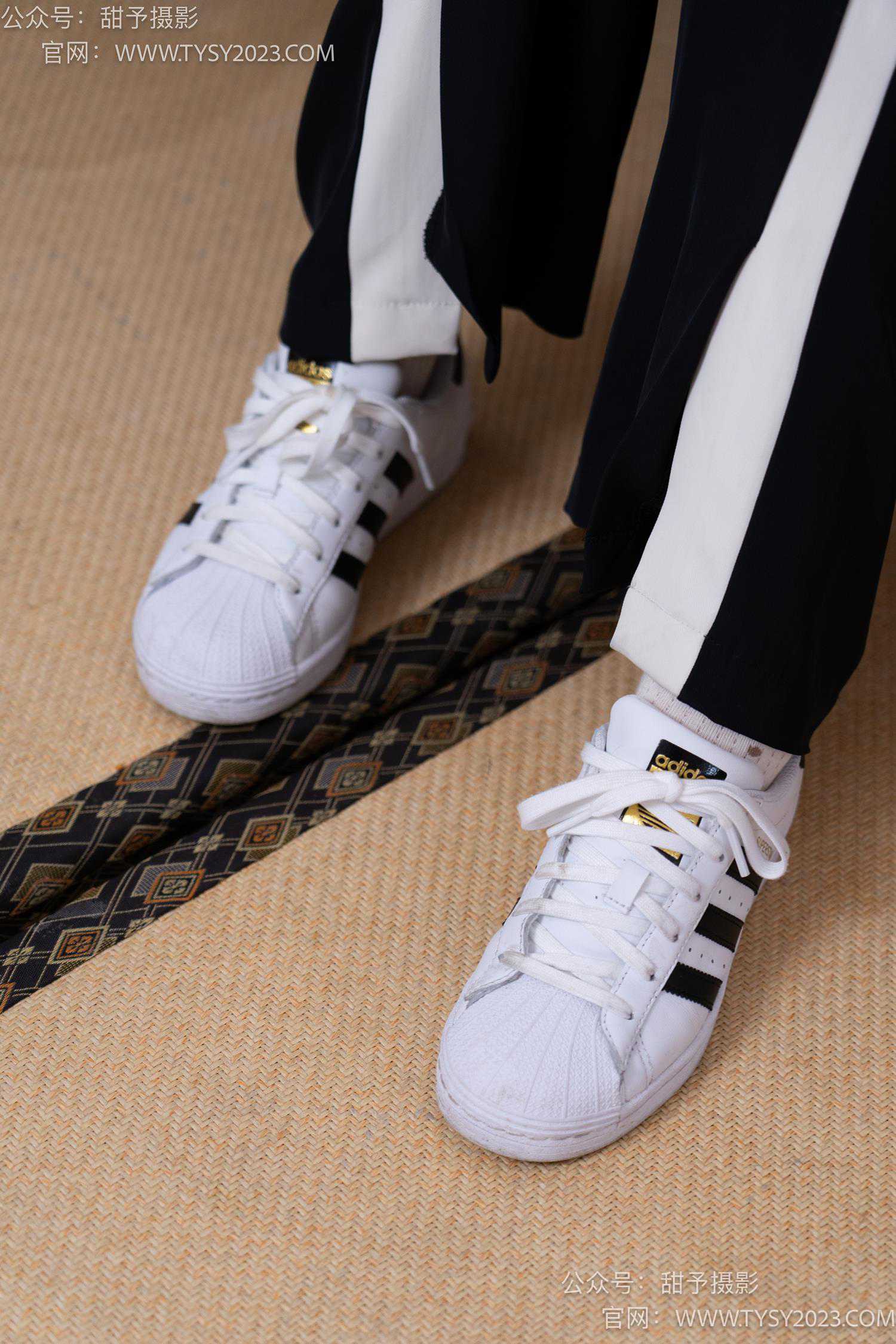 图片[15]-甜予摄影 NO.046 双双-板鞋、白棉袜、裸足[129P] – 速更版-美库