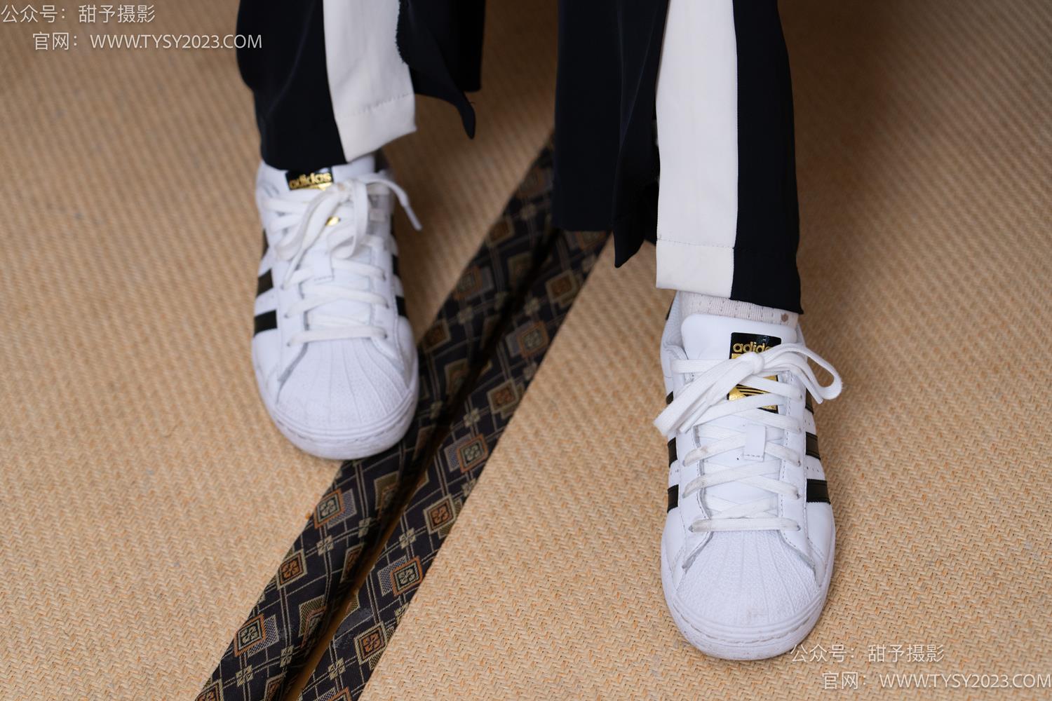 图片[19]-甜予摄影 NO.046 双双-板鞋、白棉袜、裸足[129P] – 速更版-美库