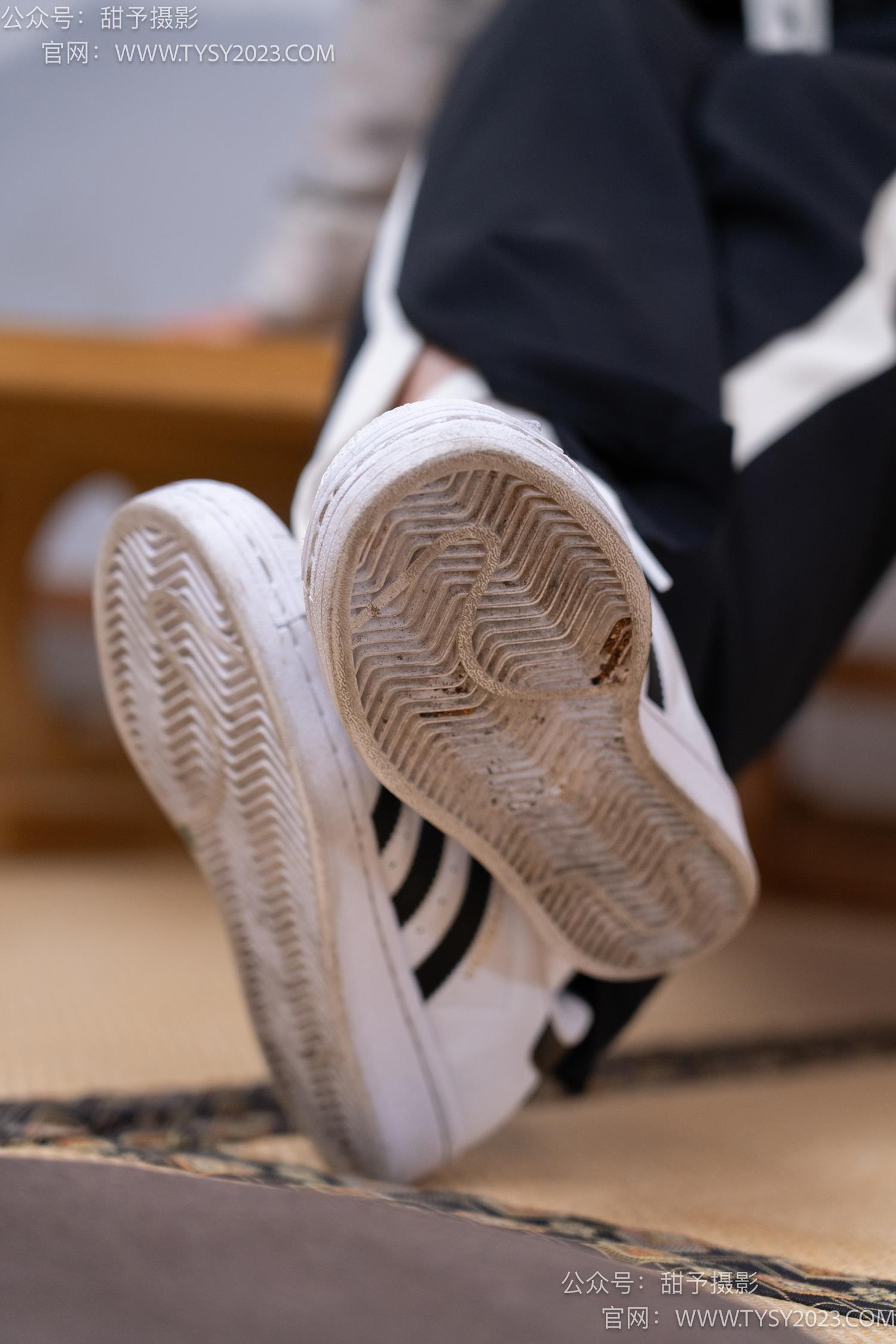 图片[22]-甜予摄影 NO.046 双双-板鞋、白棉袜、裸足[129P] – 速更版-美库