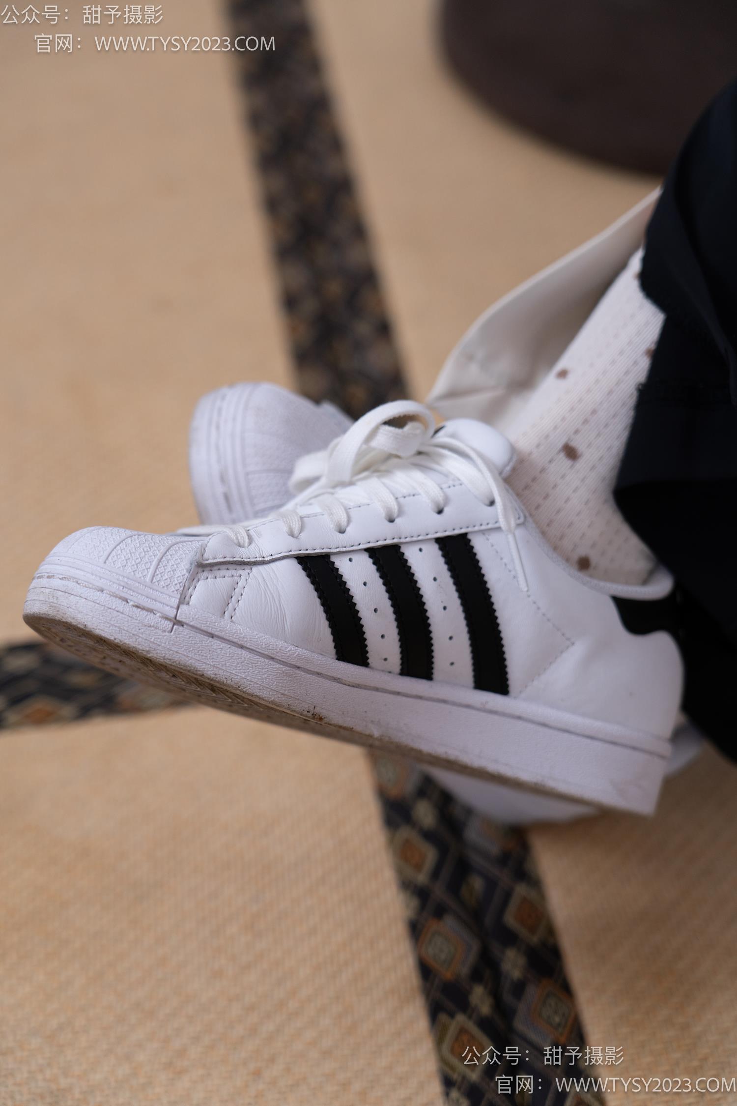 图片[23]-甜予摄影 NO.046 双双-板鞋、白棉袜、裸足[129P] – 速更版-美库