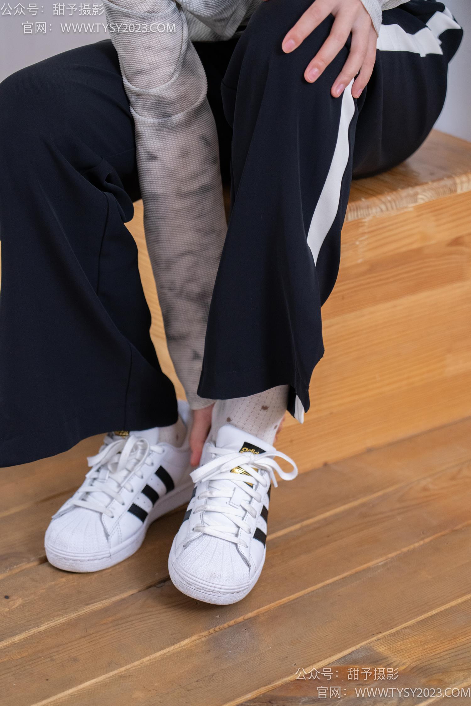 图片[27]-甜予摄影 NO.046 双双-板鞋、白棉袜、裸足[129P] – 速更版-美库