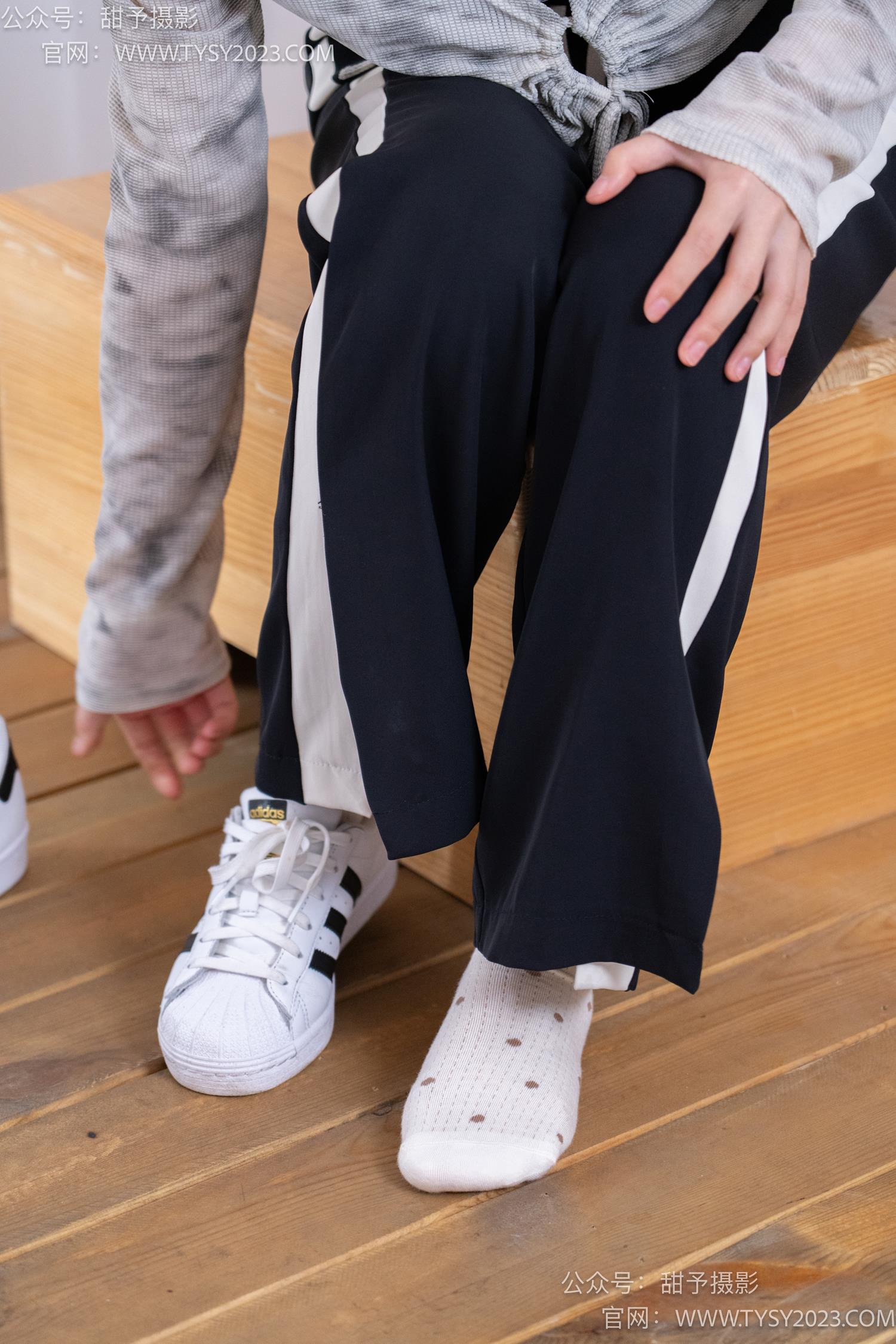图片[28]-甜予摄影 NO.046 双双-板鞋、白棉袜、裸足[129P] – 速更版-美库