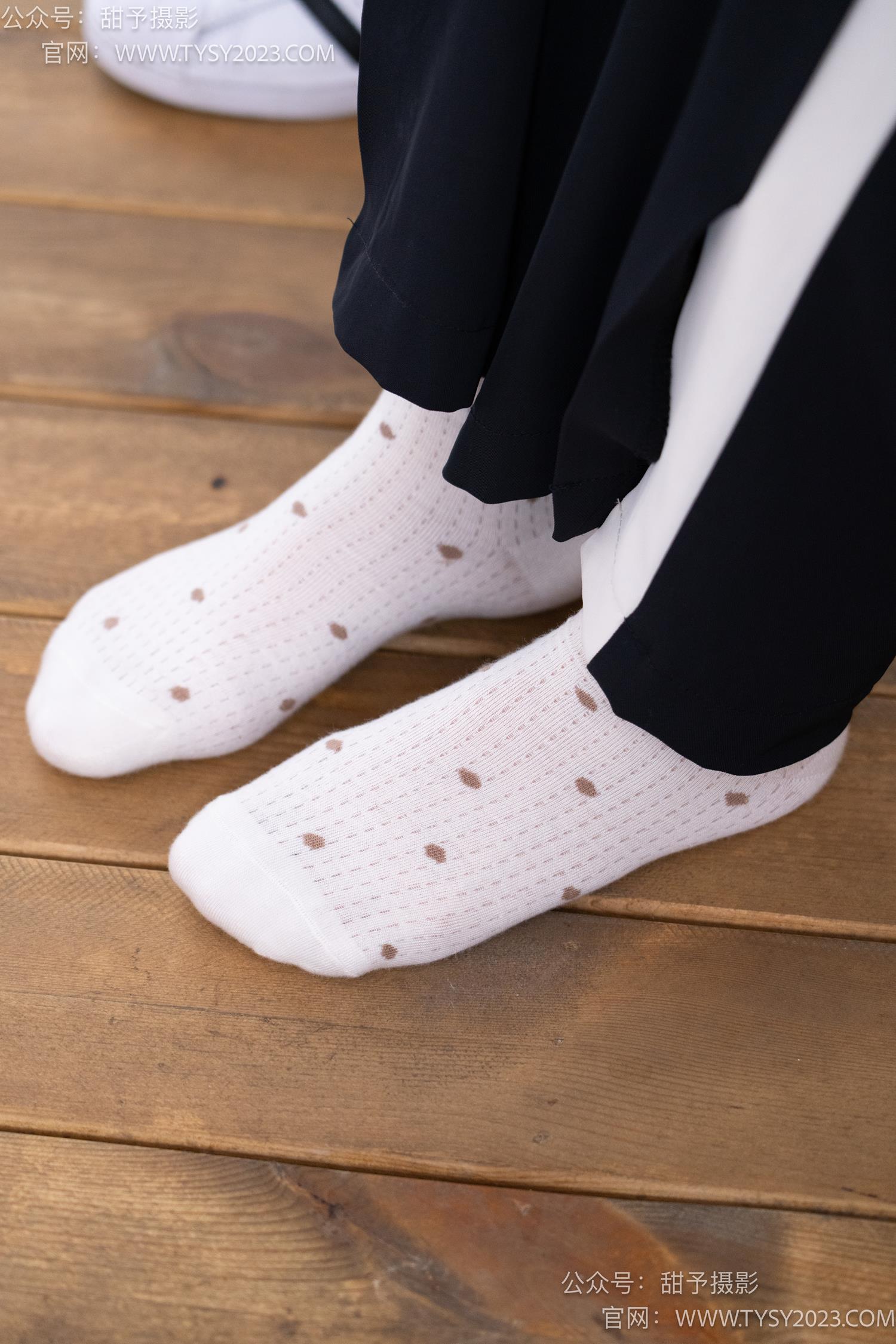 图片[30]-甜予摄影 NO.046 双双-板鞋、白棉袜、裸足[129P] – 速更版-美库