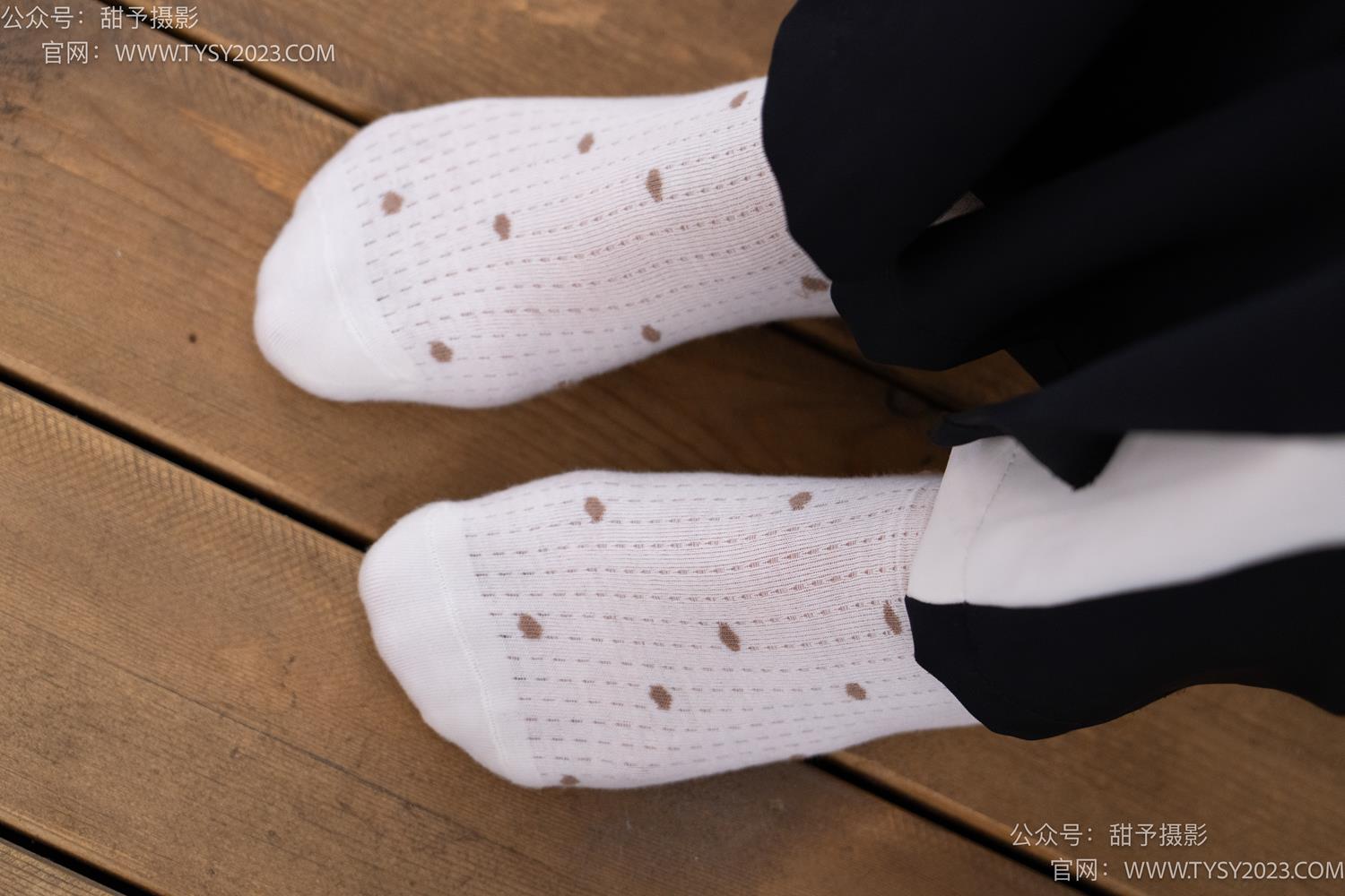 图片[31]-甜予摄影 NO.046 双双-板鞋、白棉袜、裸足[129P] – 速更版-美库