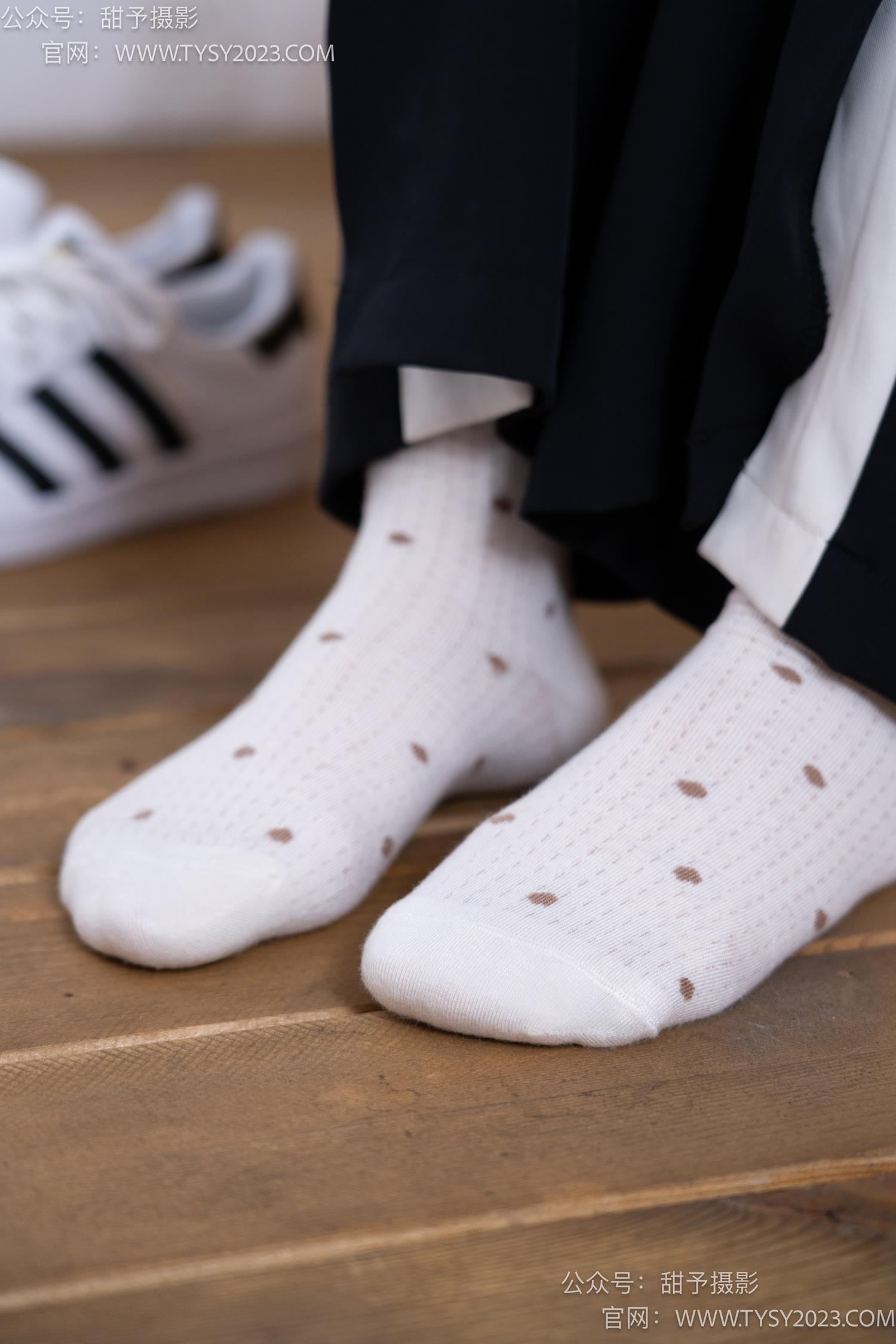 图片[32]-甜予摄影 NO.046 双双-板鞋、白棉袜、裸足[129P] – 速更版-美库