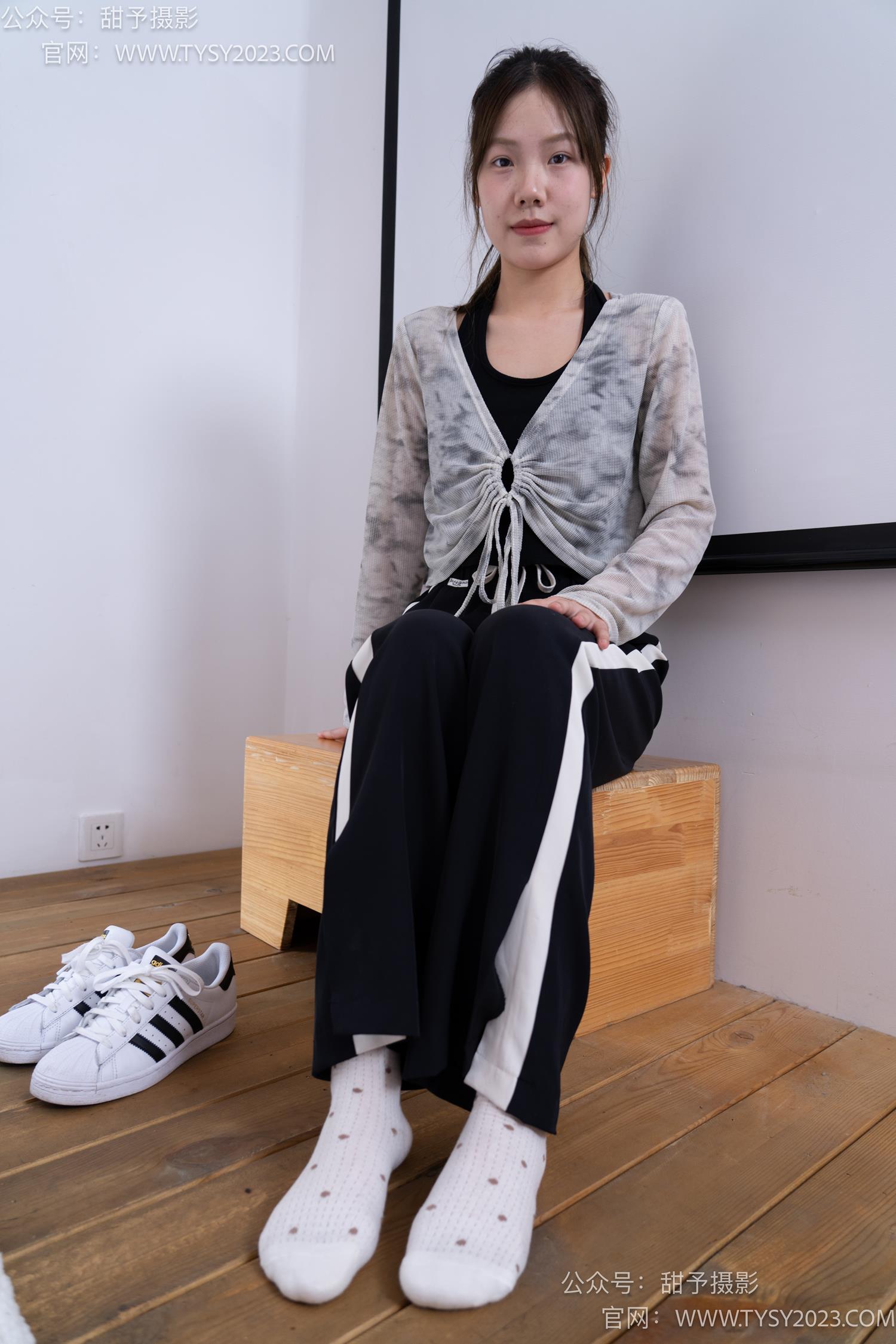 图片[34]-甜予摄影 NO.046 双双-板鞋、白棉袜、裸足[129P] – 速更版-美库