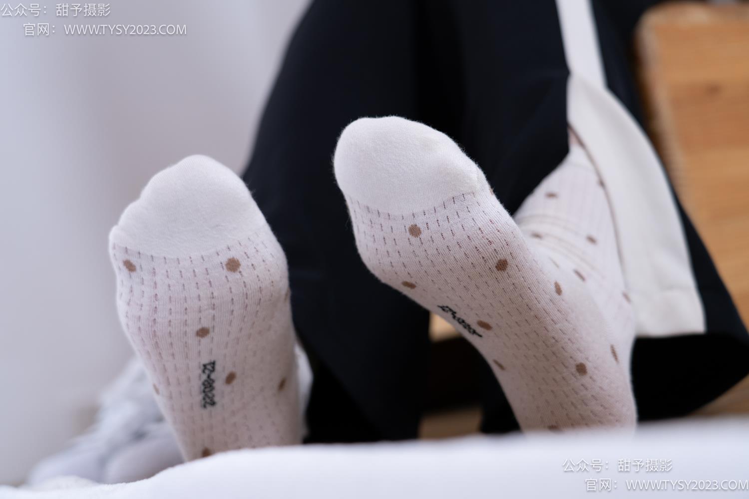 图片[41]-甜予摄影 NO.046 双双-板鞋、白棉袜、裸足[129P] – 速更版-美库