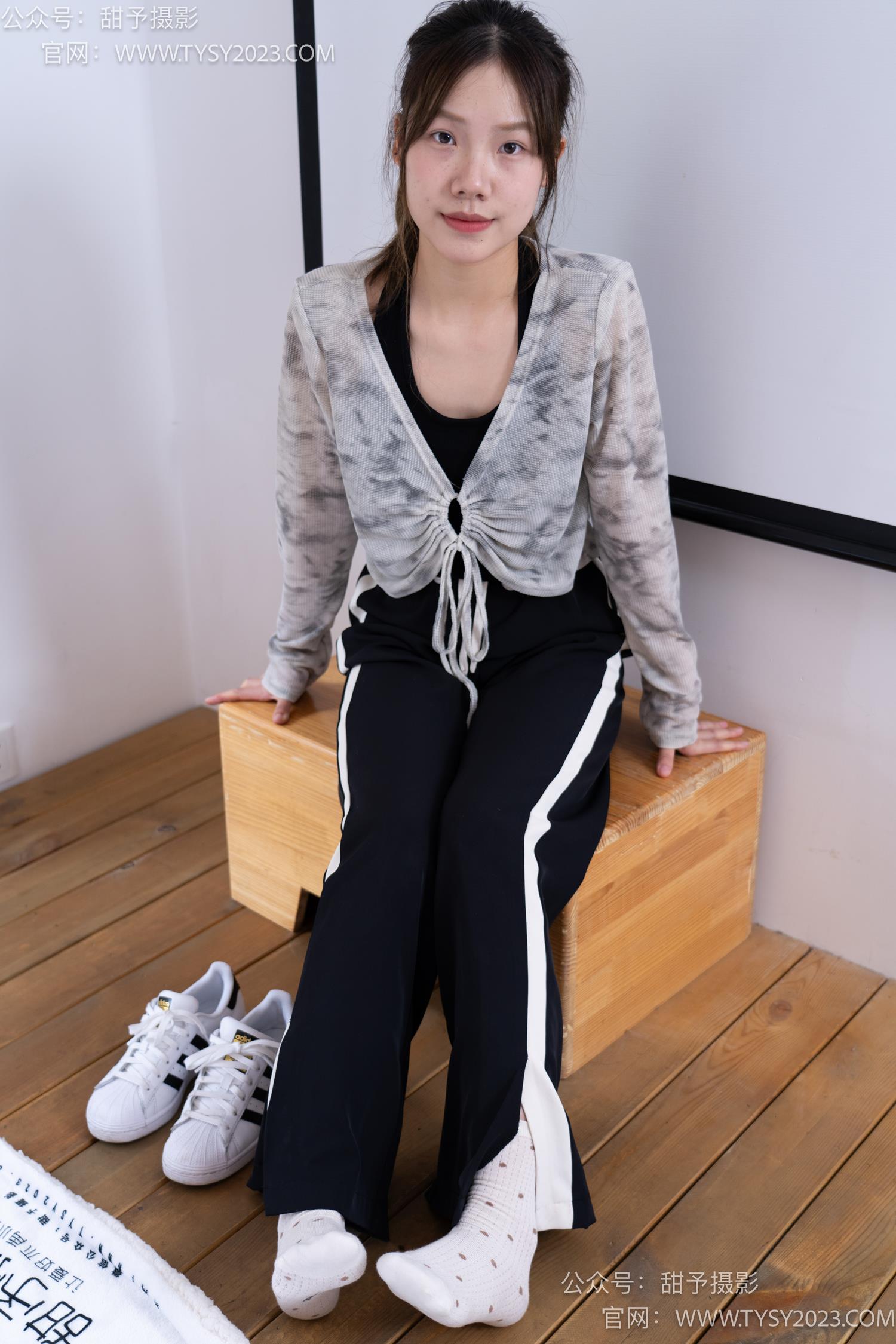 图片[42]-甜予摄影 NO.046 双双-板鞋、白棉袜、裸足[129P] – 速更版-美库