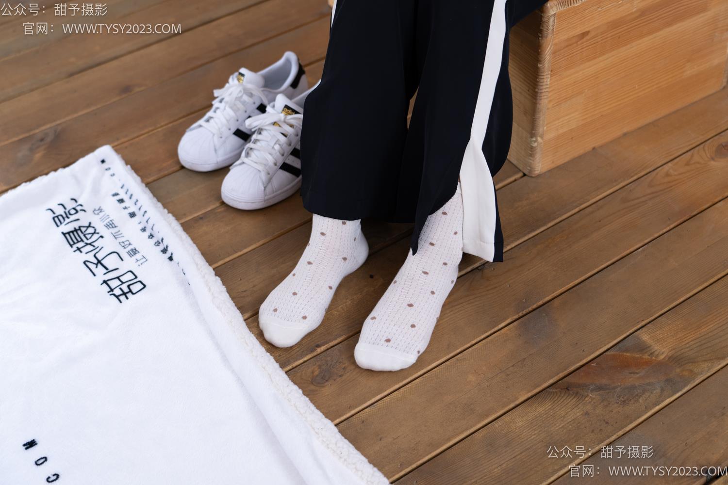图片[45]-甜予摄影 NO.046 双双-板鞋、白棉袜、裸足[129P] – 速更版-美库