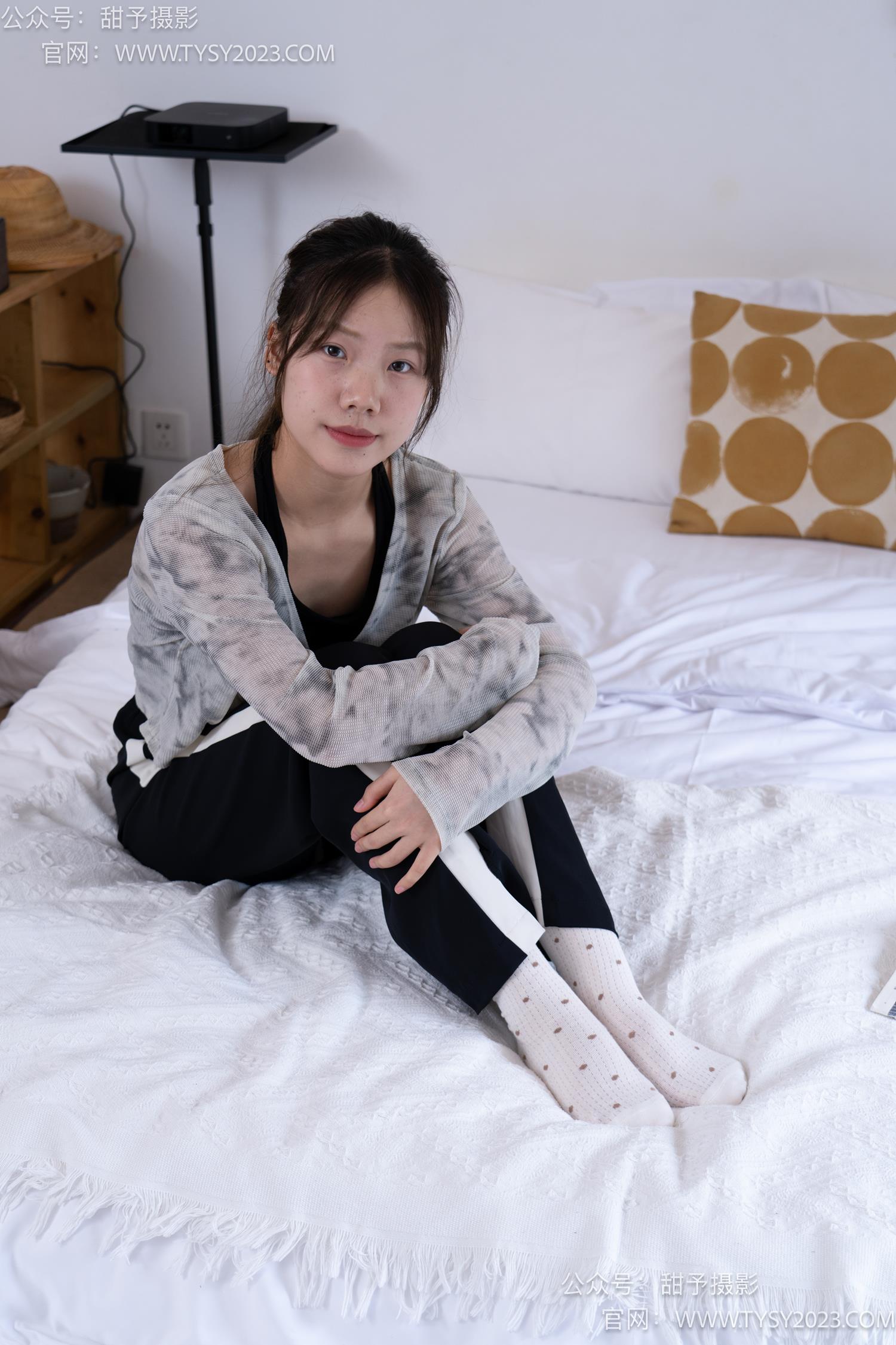 图片[70]-甜予摄影 NO.046 双双-板鞋、白棉袜、裸足[129P] – 速更版-美库