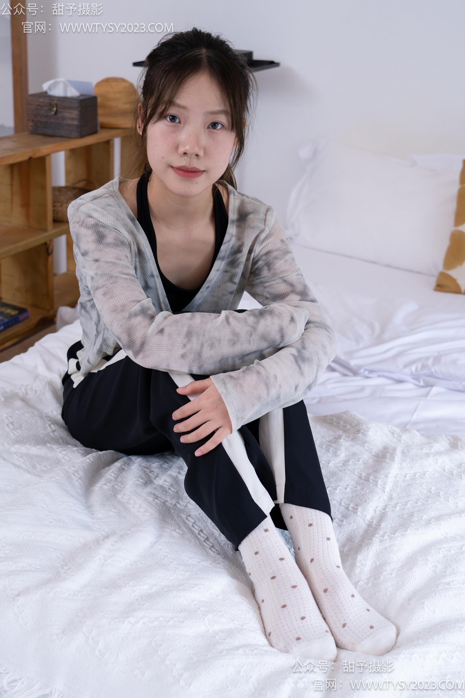 图片[73]-甜予摄影 NO.046 双双-板鞋、白棉袜、裸足[129P] – 速更版-美库