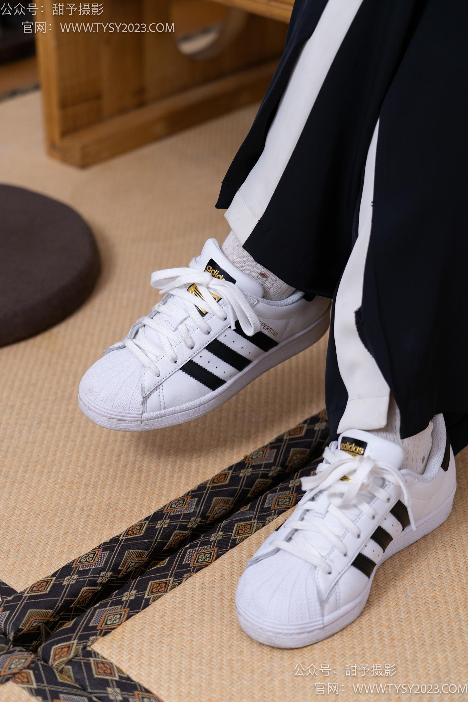 图片[124]-甜予摄影 NO.046 双双-板鞋、白棉袜、裸足[129P] – 速更版-美库