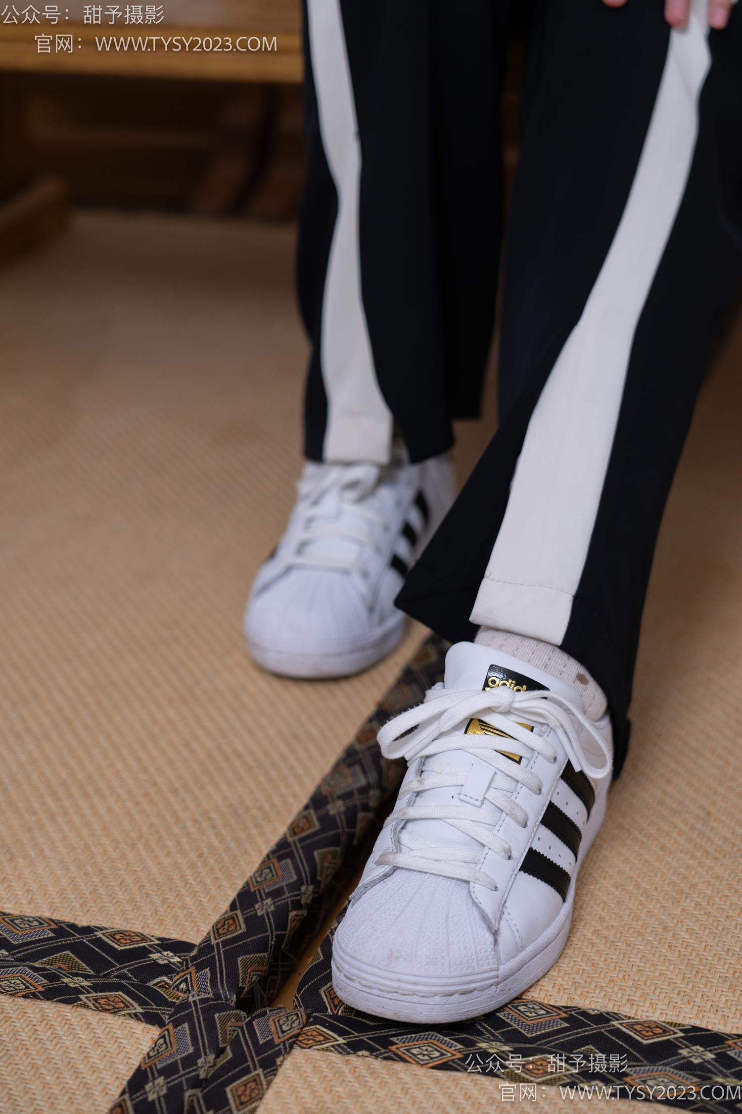 图片[129]-甜予摄影 NO.046 双双-板鞋、白棉袜、裸足[129P] – 速更版-美库