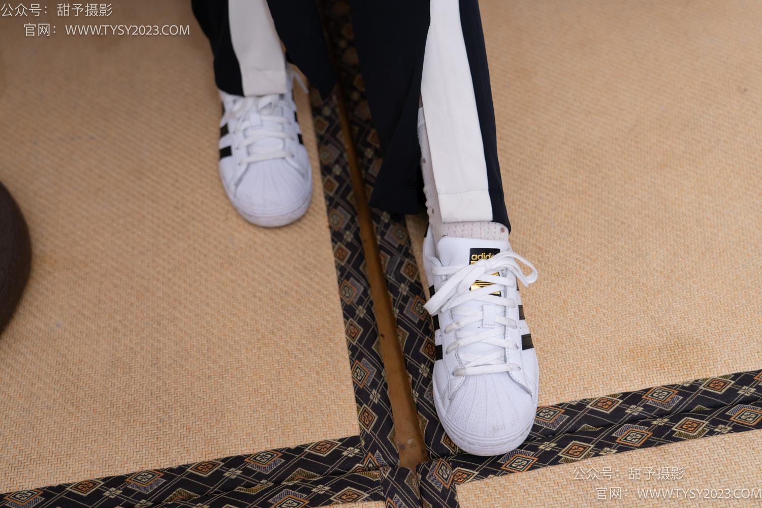 图片[130]-甜予摄影 NO.046 双双-板鞋、白棉袜、裸足[129P] – 速更版-美库