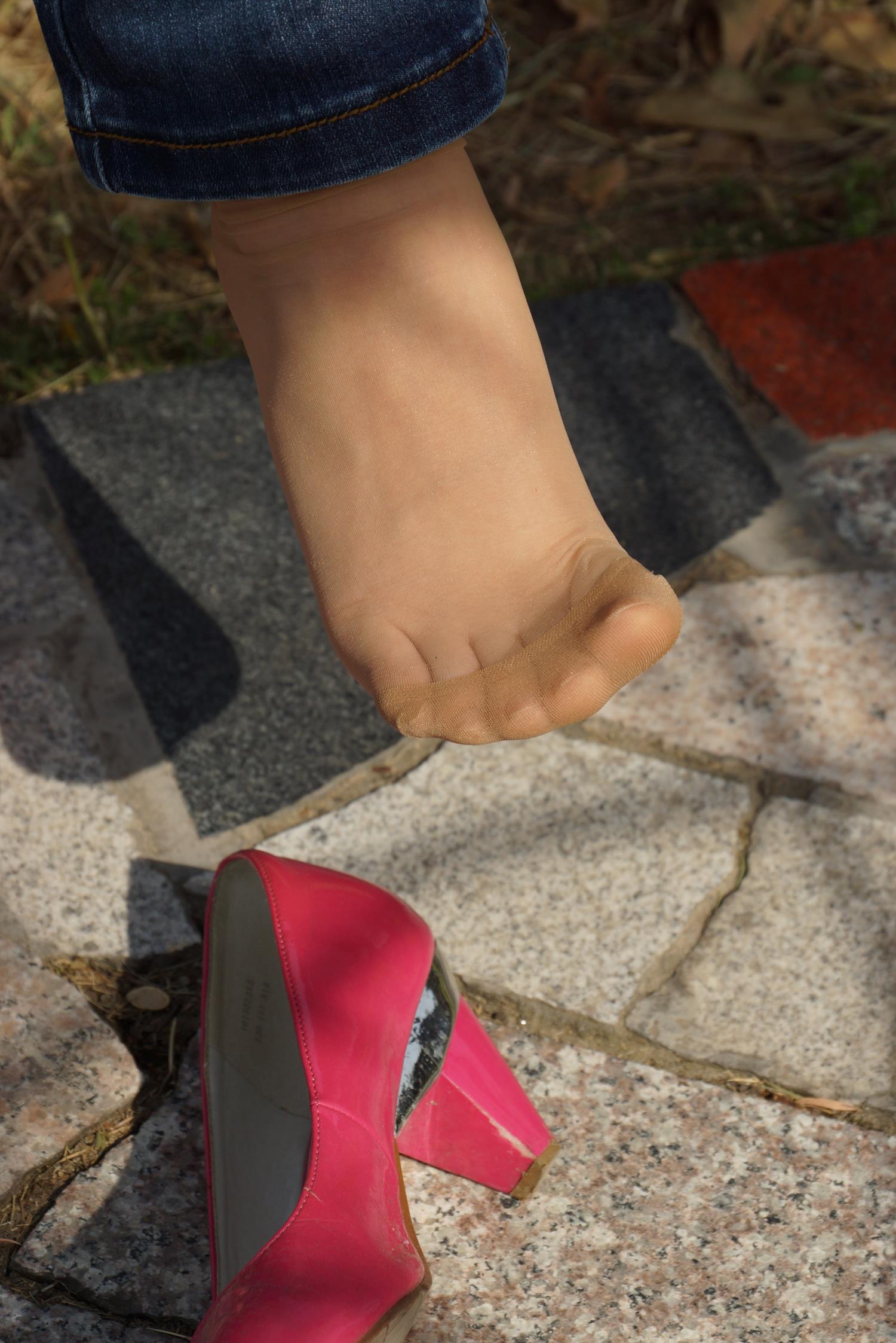 图片[31]-自由摄影 No.277 超薄足底女孩肉丝 [99P] – 速更版-美库