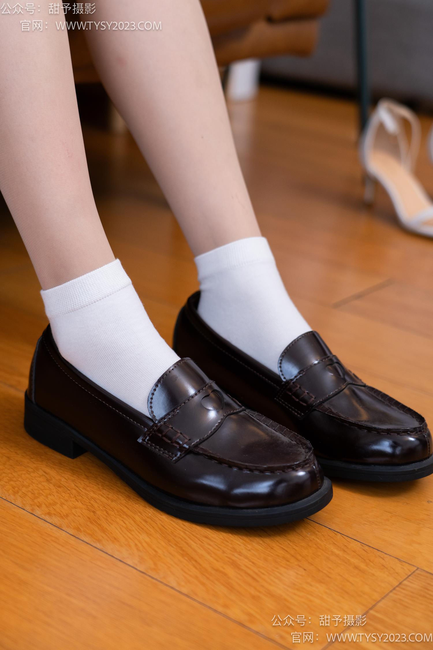图片[140]-甜予摄影 NO.048 澜澜-皮鞋、凉鞋、白棉袜、黑棉袜、肉丝[143P] – 速更版-美库