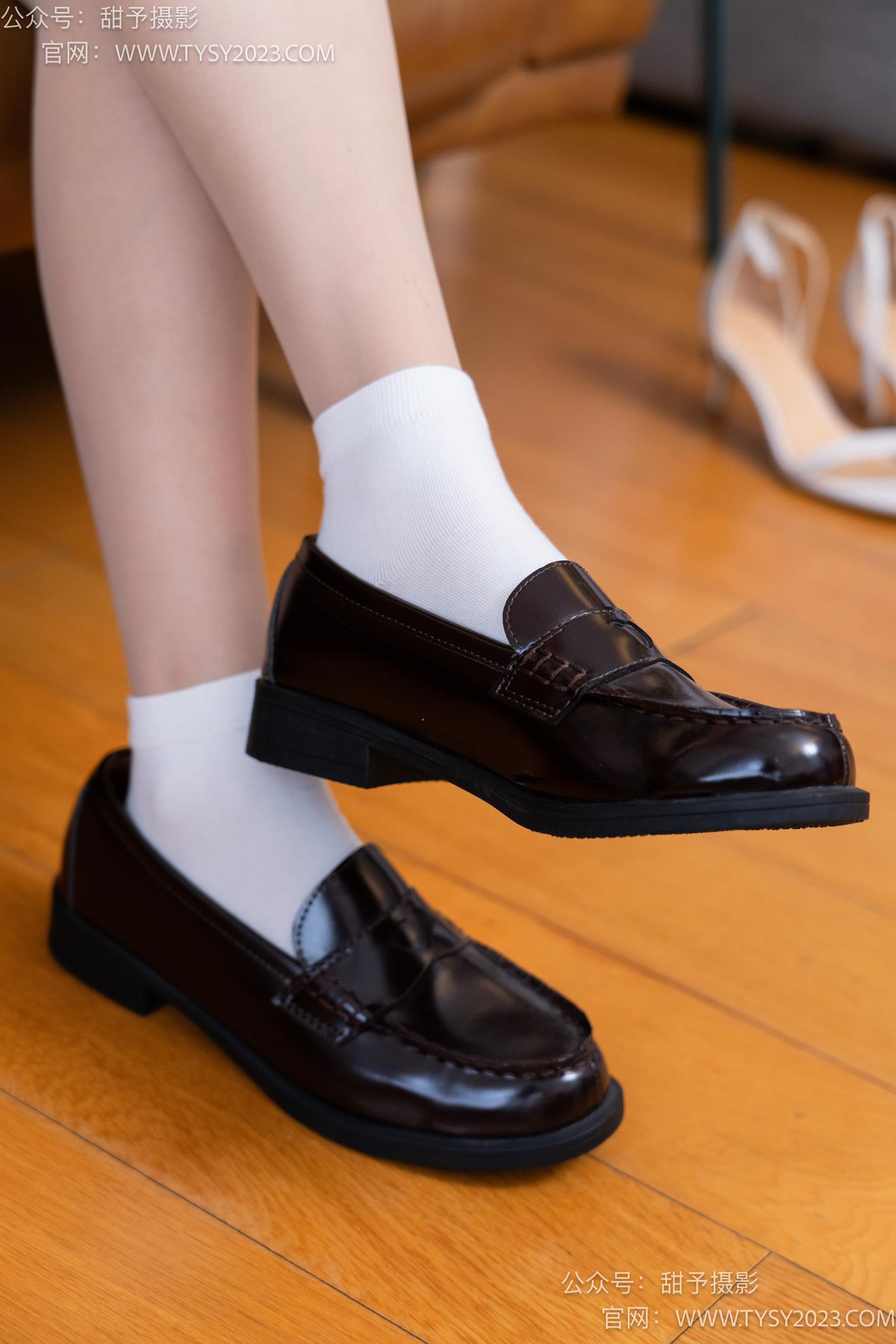 图片[144]-甜予摄影 NO.048 澜澜-皮鞋、凉鞋、白棉袜、黑棉袜、肉丝[143P] – 速更版-美库