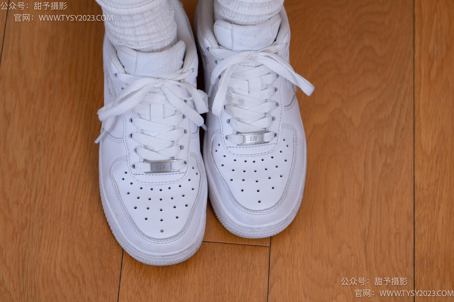 图片[13]-甜予摄影 NO.049 小粥-板鞋、白棉袜、裸足[135P] – 速更版-美库