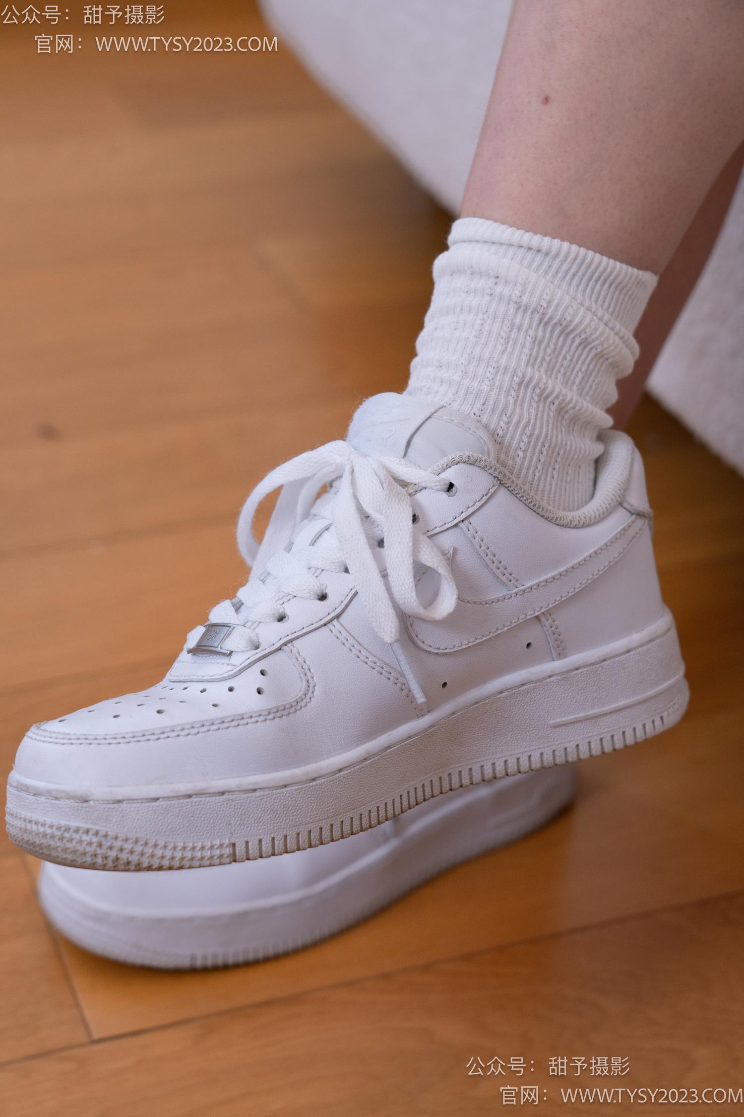 图片[17]-甜予摄影 NO.049 小粥-板鞋、白棉袜、裸足[135P] – 速更版-美库